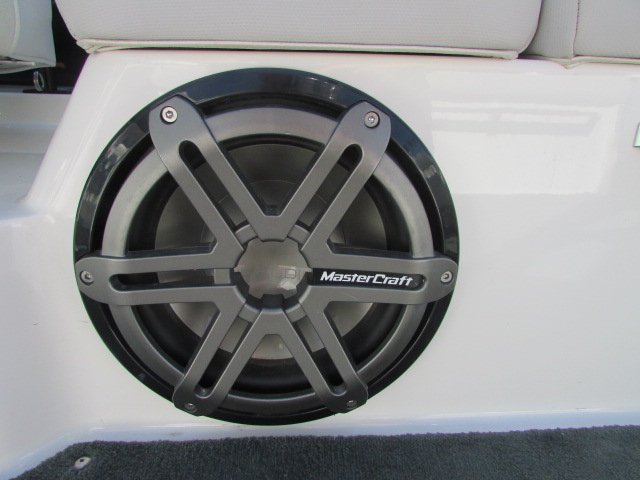2017 MasterCraft X23 - Photo 20