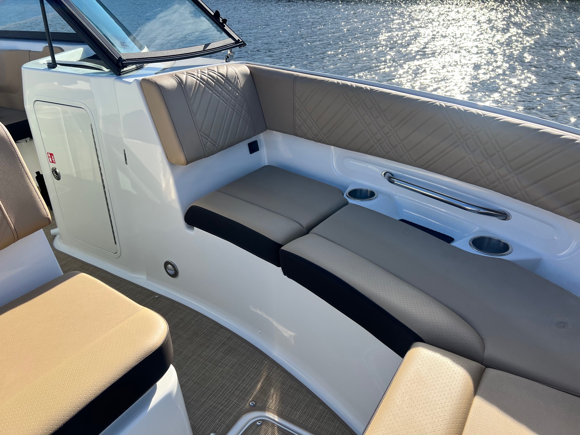 2025 Sea Ray SDX 250 - Photo 6