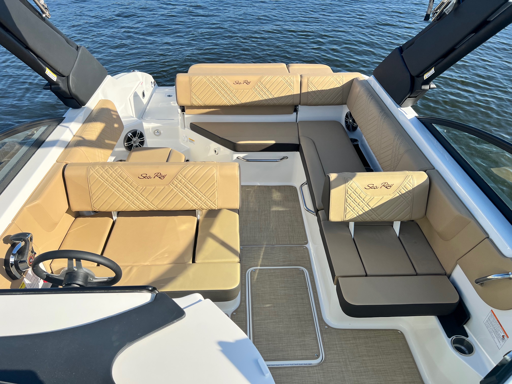 2025 Sea Ray SDX 250 - Photo 9