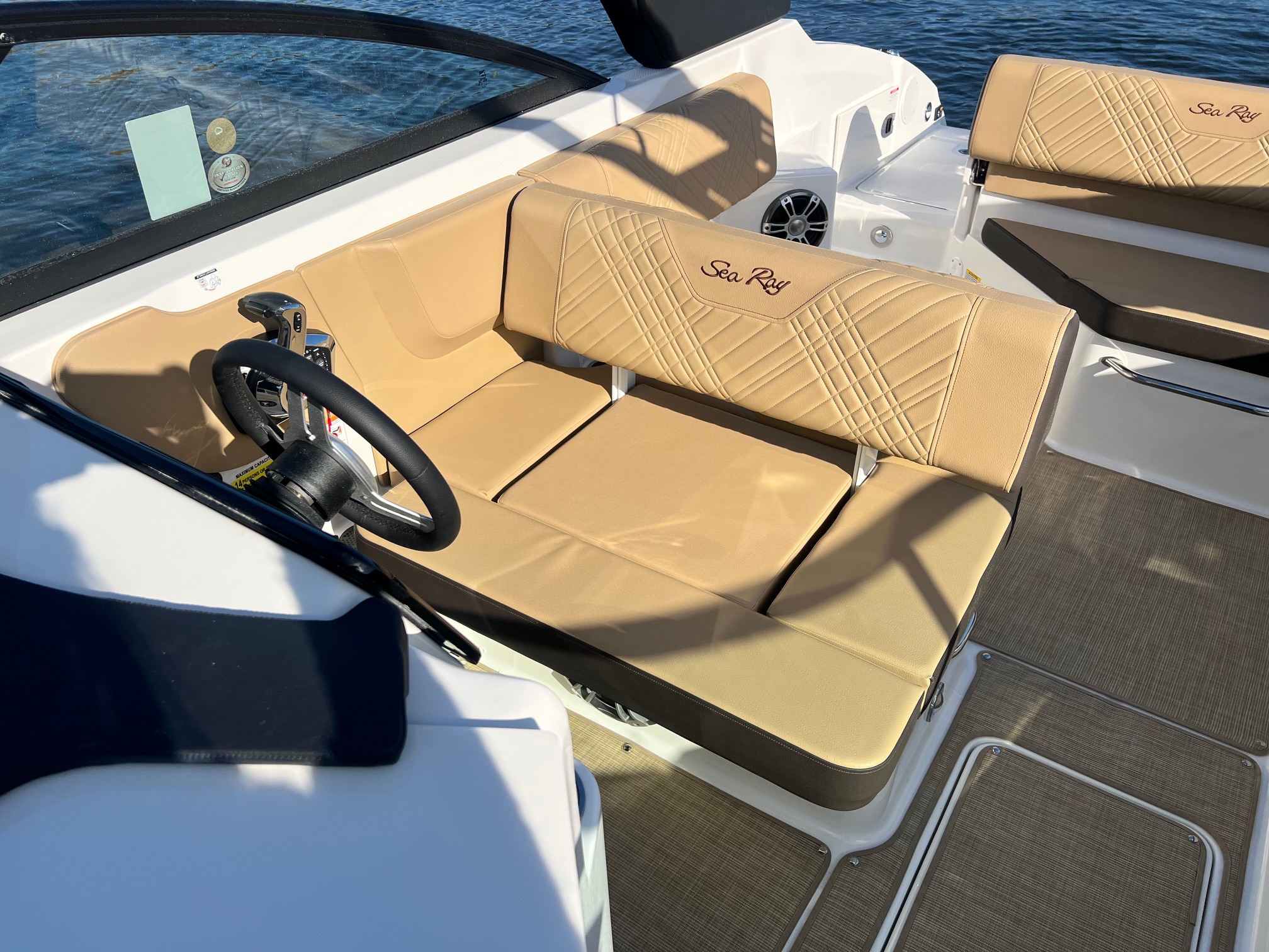 2025 Sea Ray SDX 250 - Photo 10