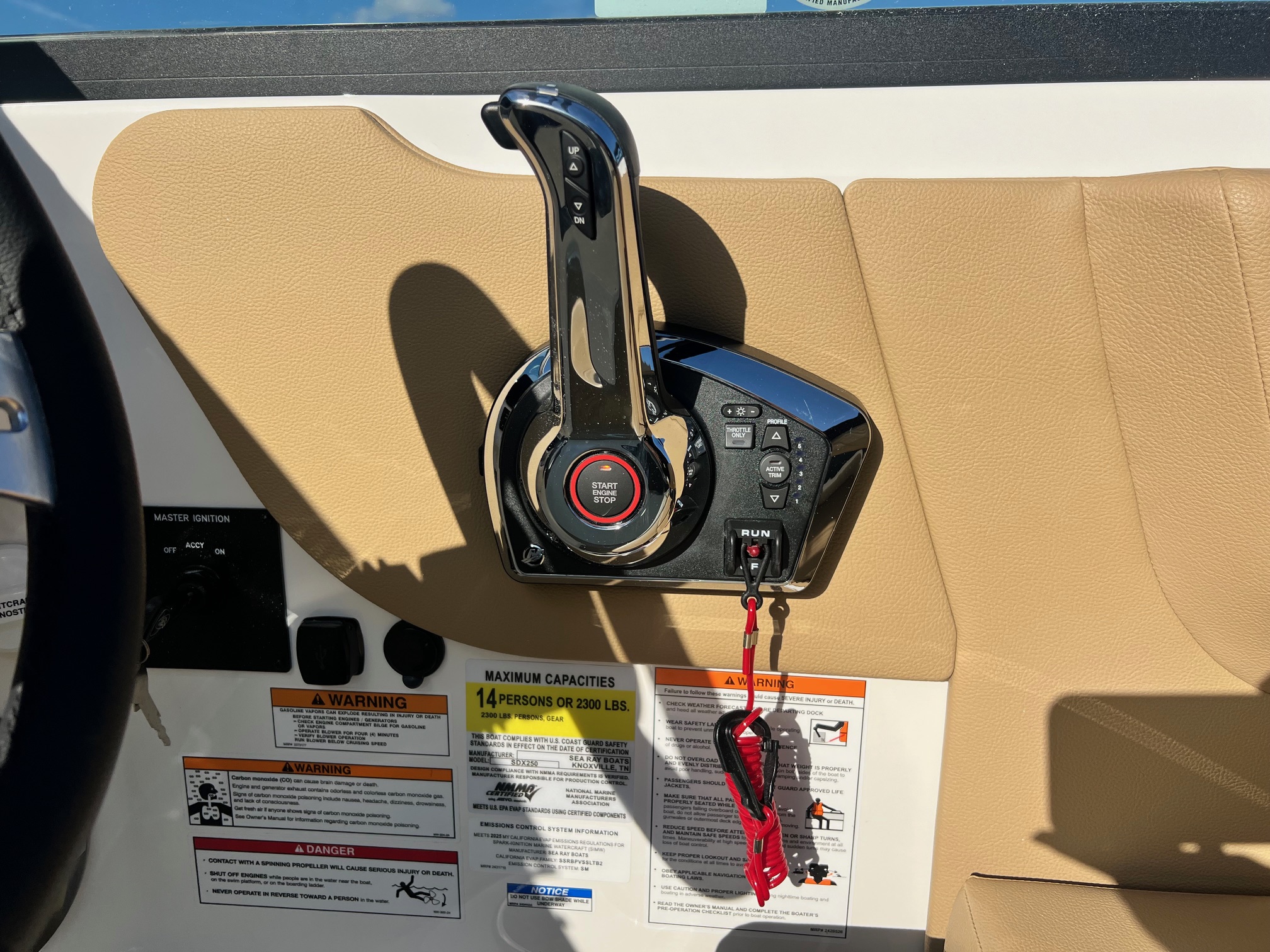 2025 Sea Ray SDX 250 - Photo 16