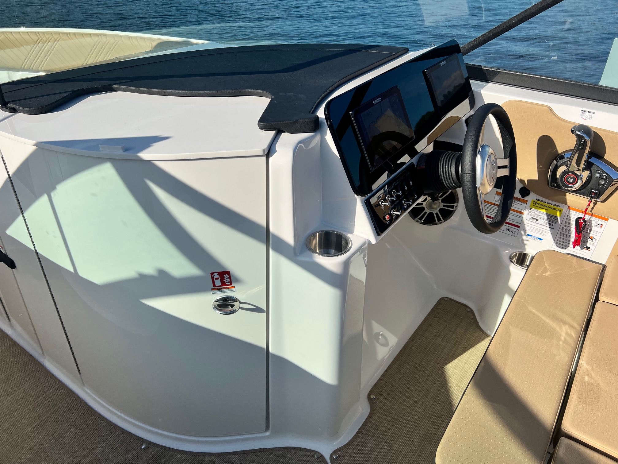 2025 Sea Ray SDX 250 - Photo 19