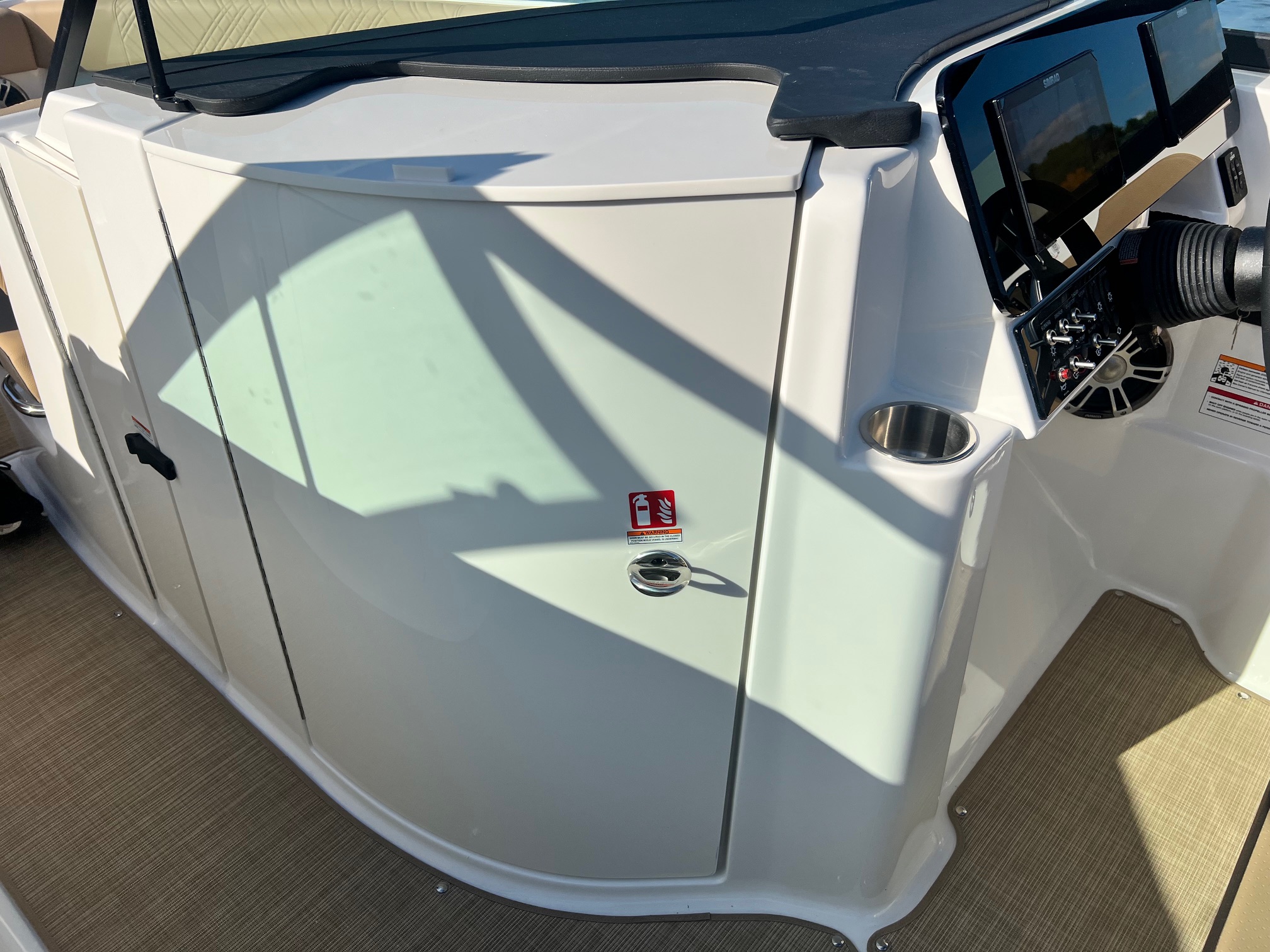 2025 Sea Ray SDX 250 - Photo 20
