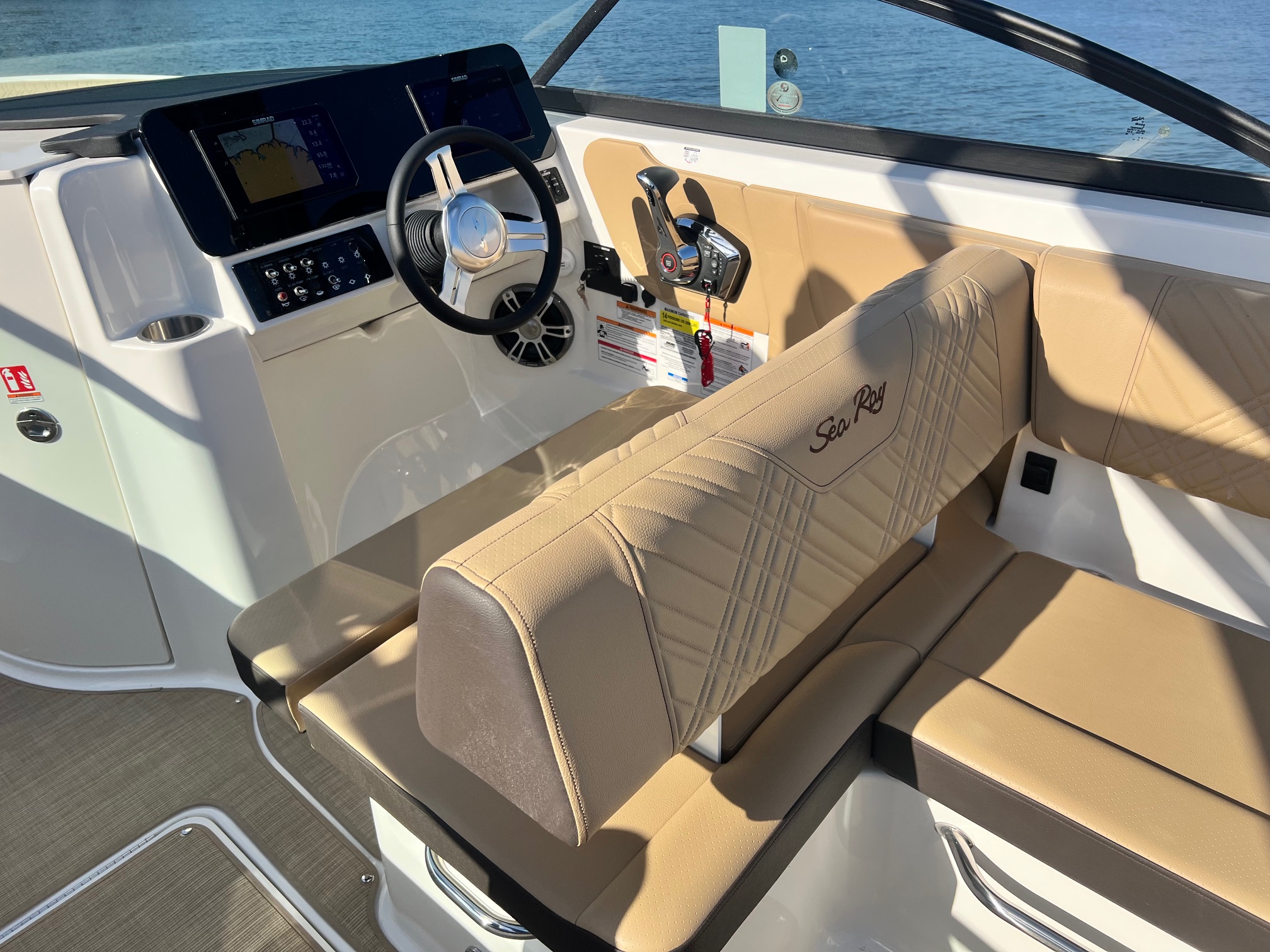 2025 Sea Ray SDX 250 - Photo 17