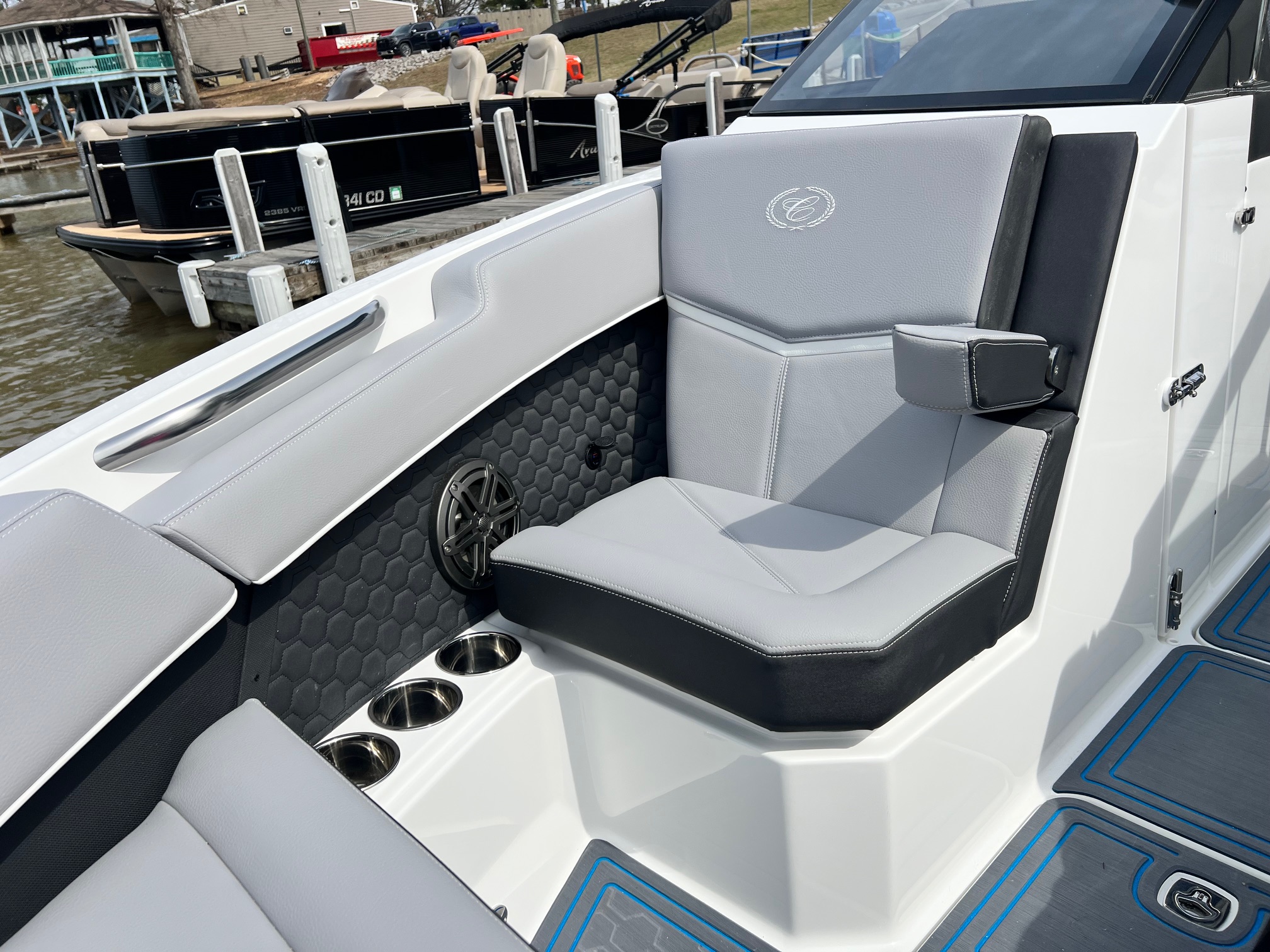 2025 Cobalt R6 Surf - Photo 7