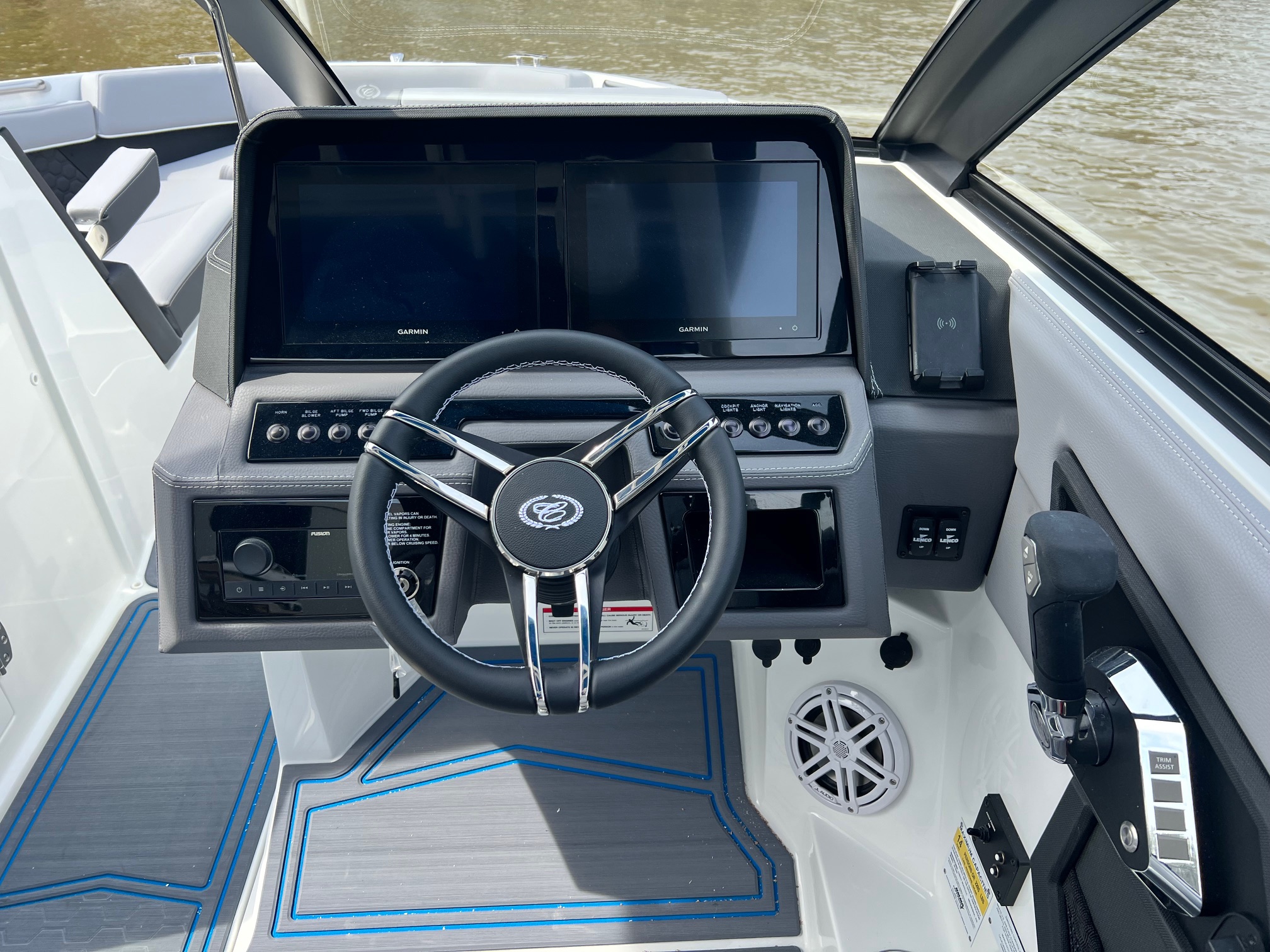 2025 Cobalt R6 Surf - Photo 18