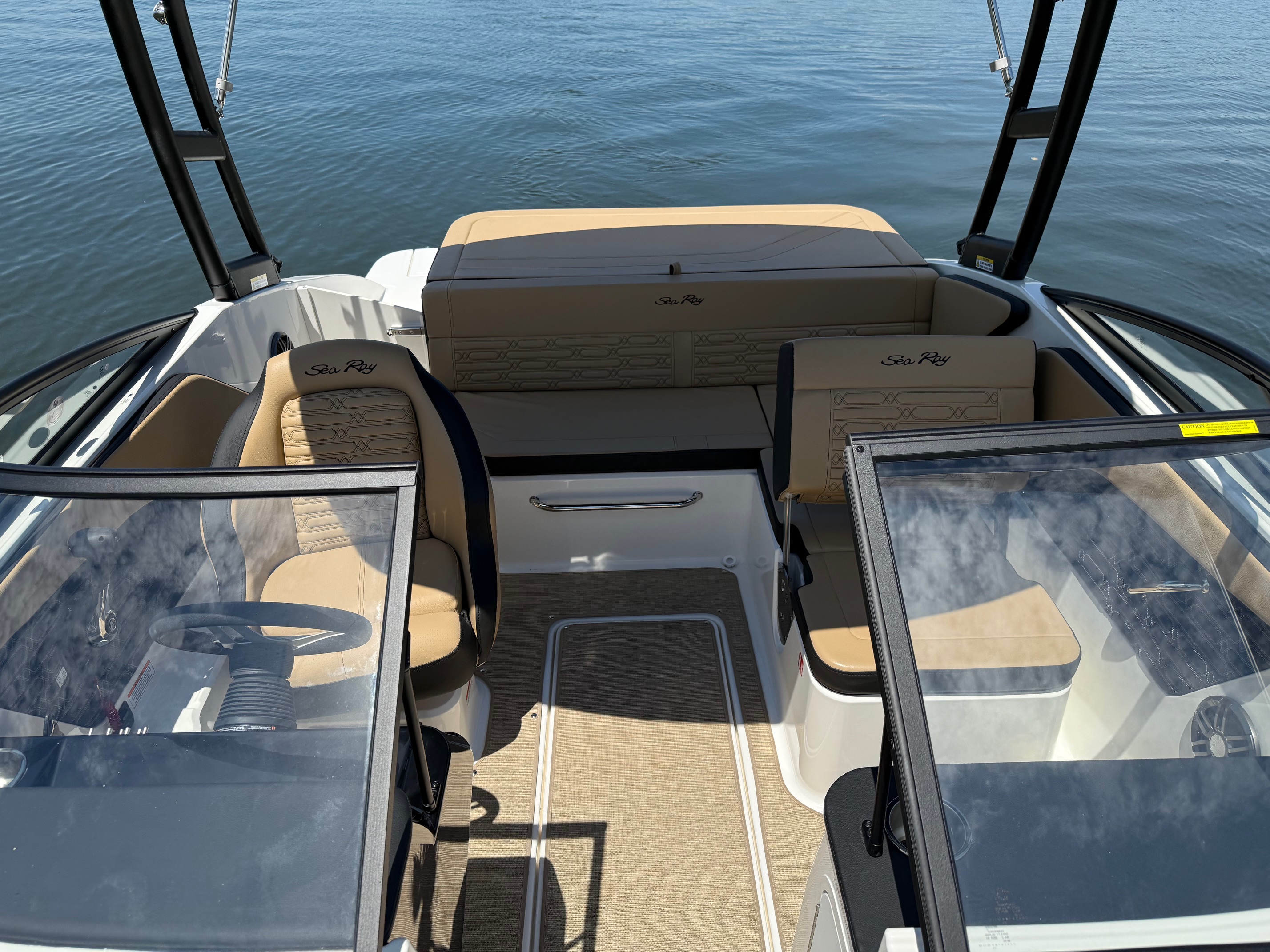 2025 Sea Ray SPX 190 - Photo 8