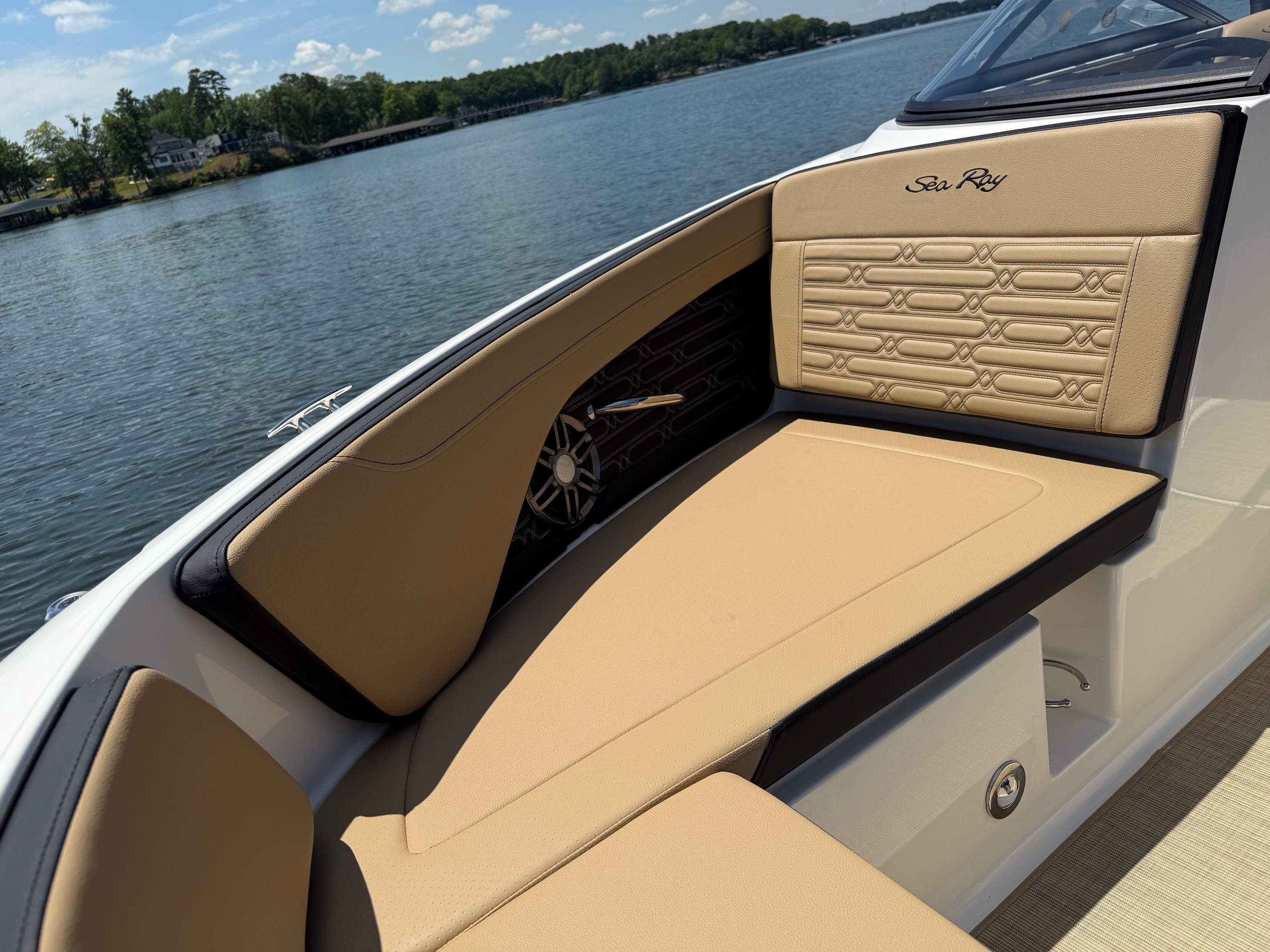 2025 Sea Ray SPX 190 - Photo 7