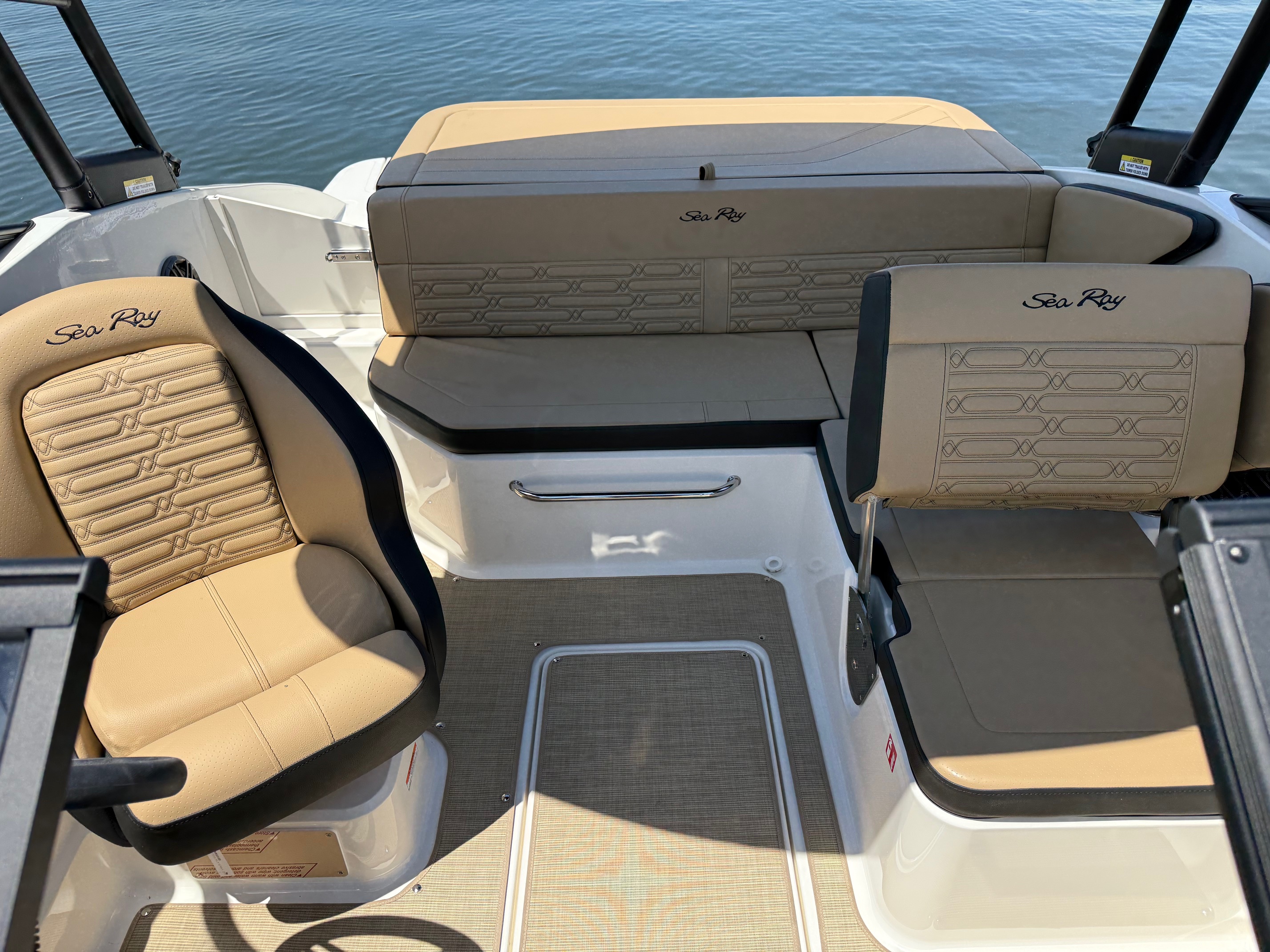 2025 Sea Ray SPX 190 - Photo 10