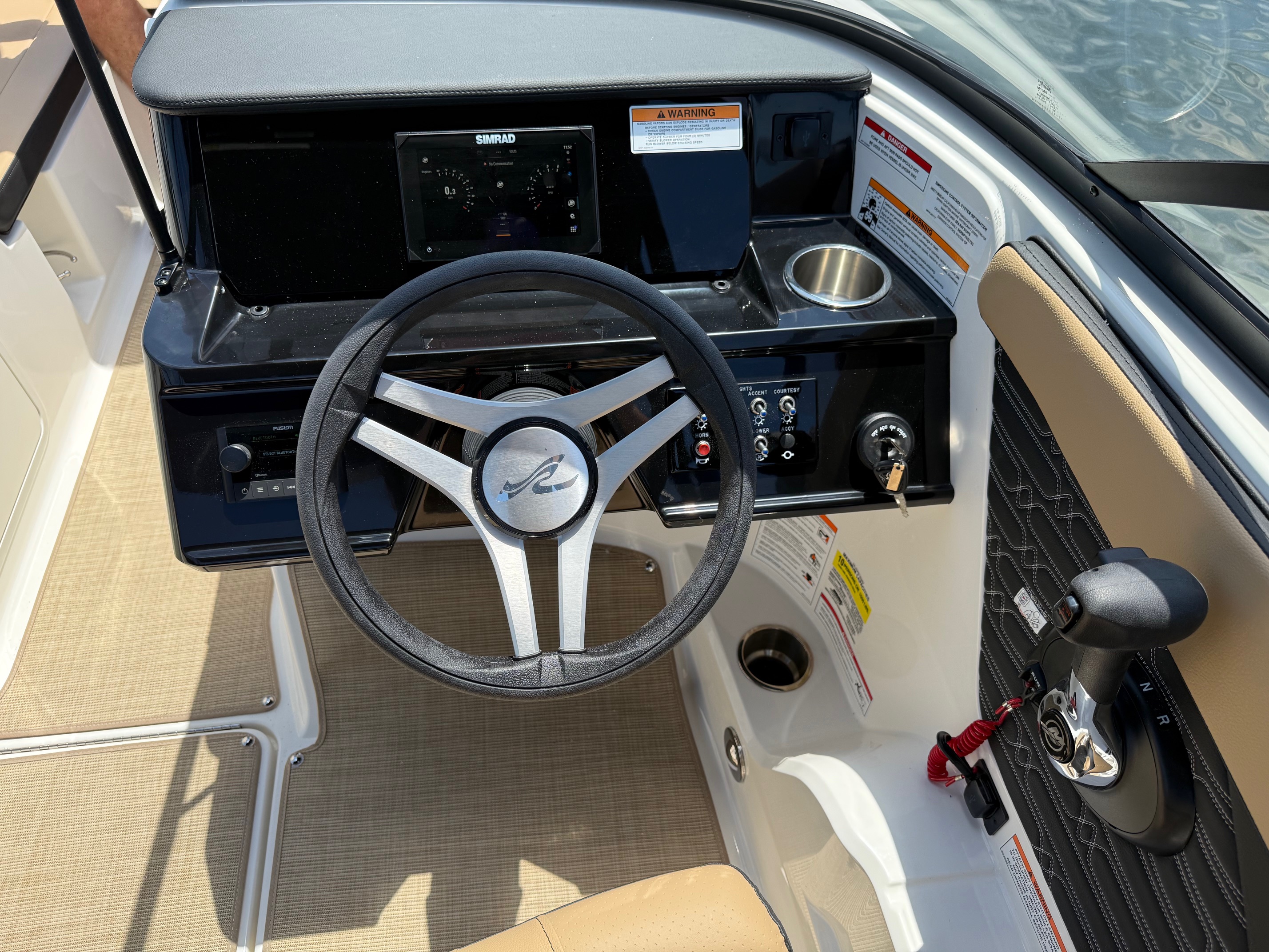 2025 Sea Ray SPX 190 - Photo 14