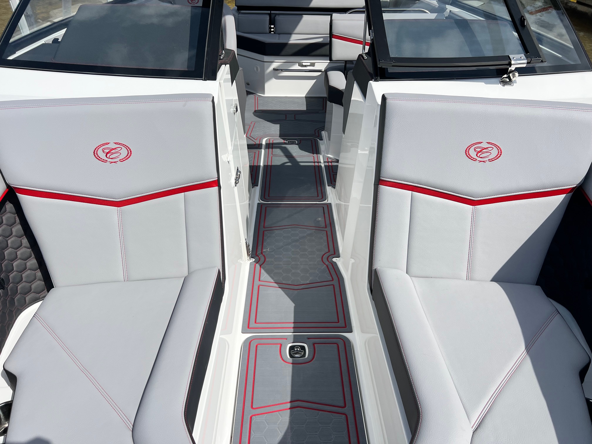 2025 Cobalt Surf Class R4 - Photo 6
