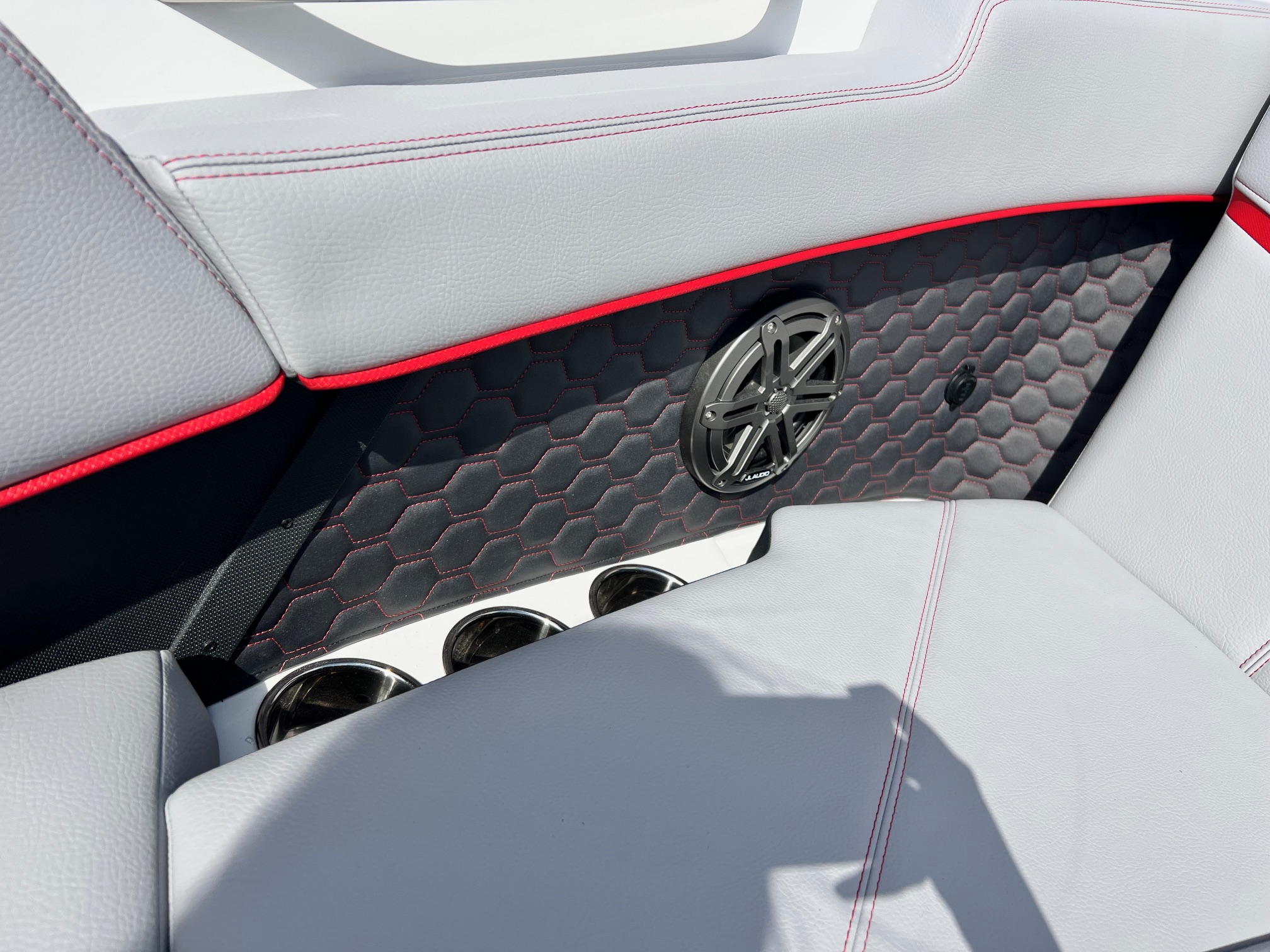 2025 Cobalt Surf Class R4 - Photo 8