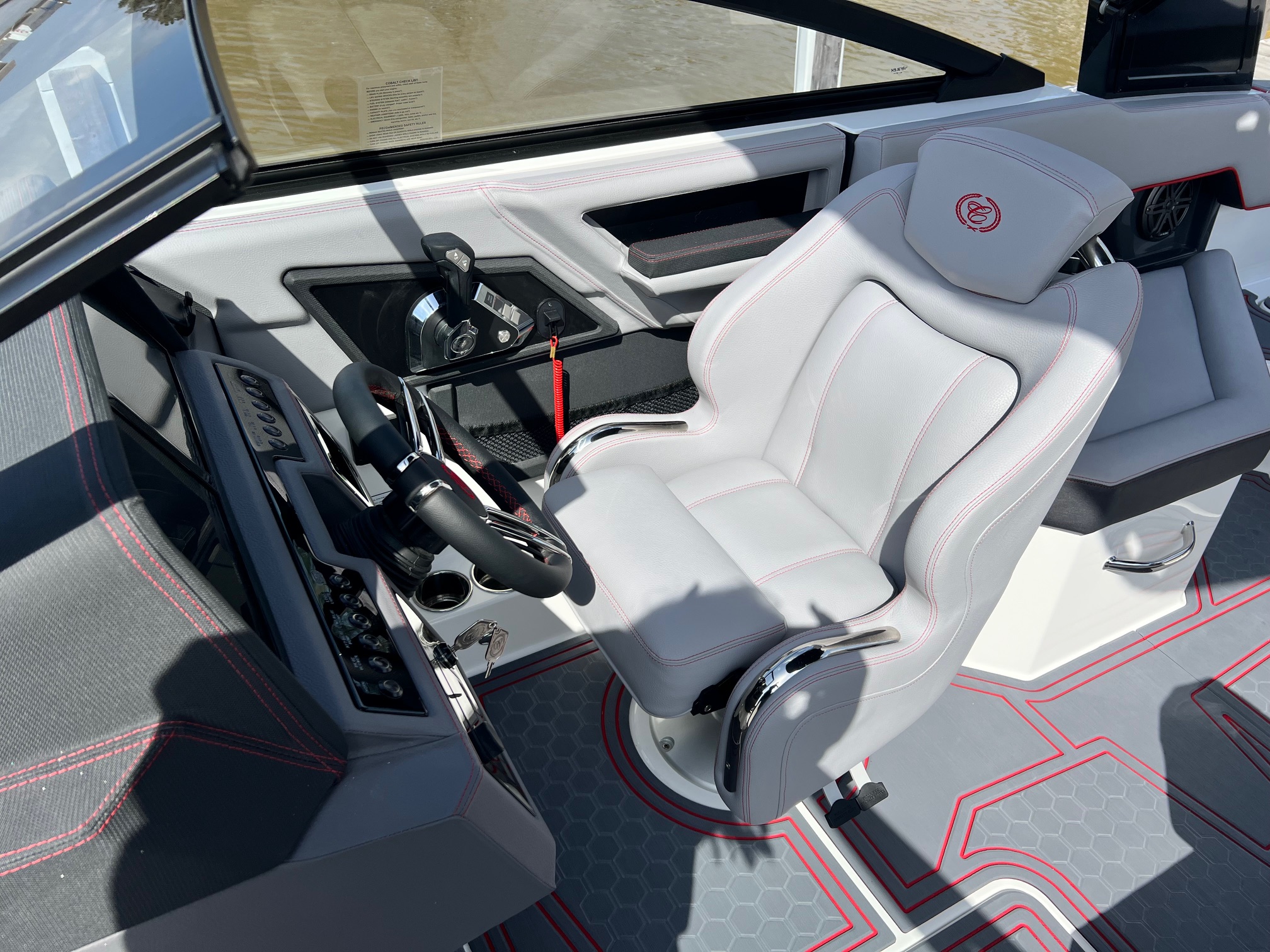 2025 Cobalt Surf Class R4 - Photo 17