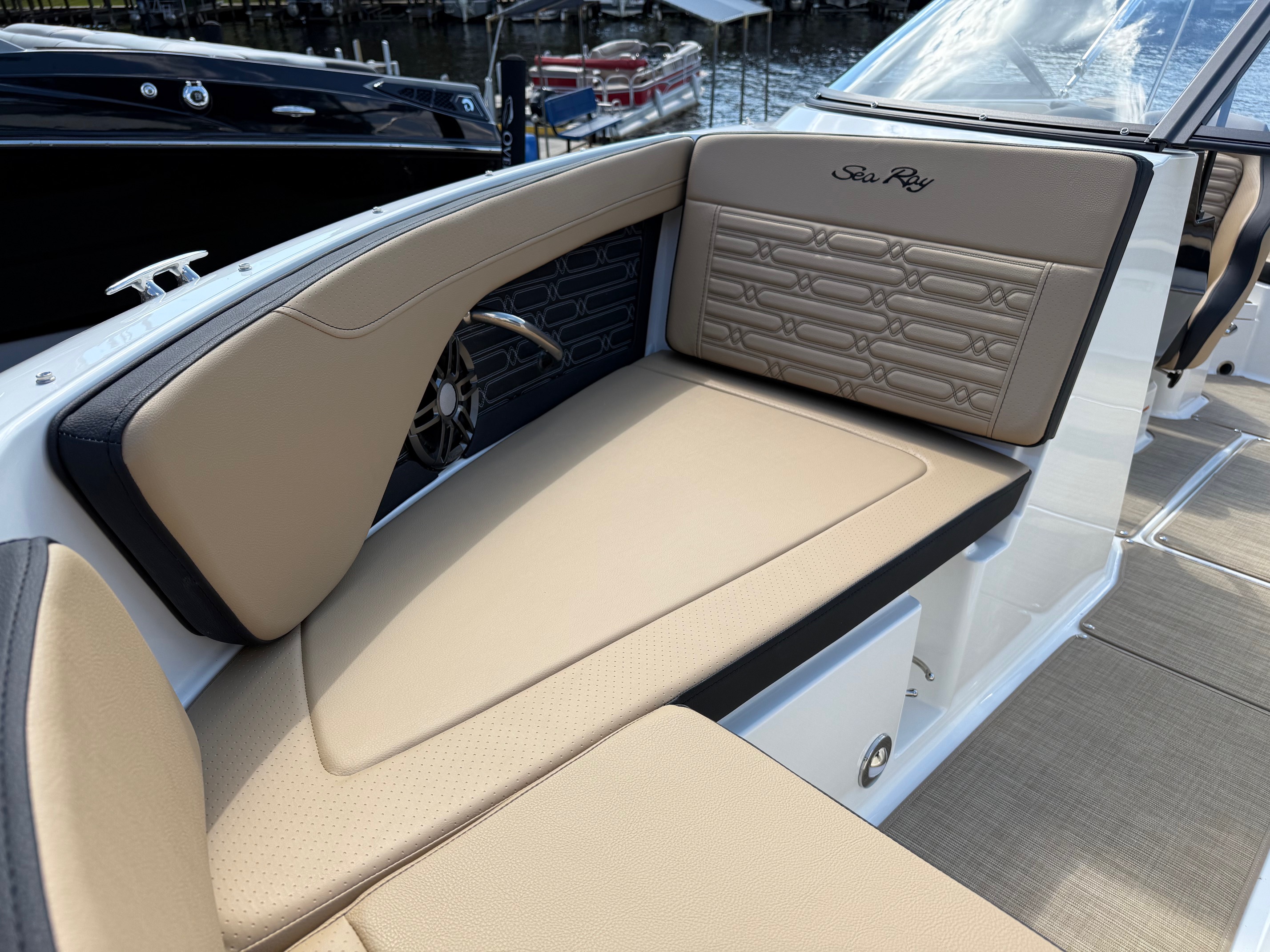 2026 Sea Ray SPX 210 - Photo 6