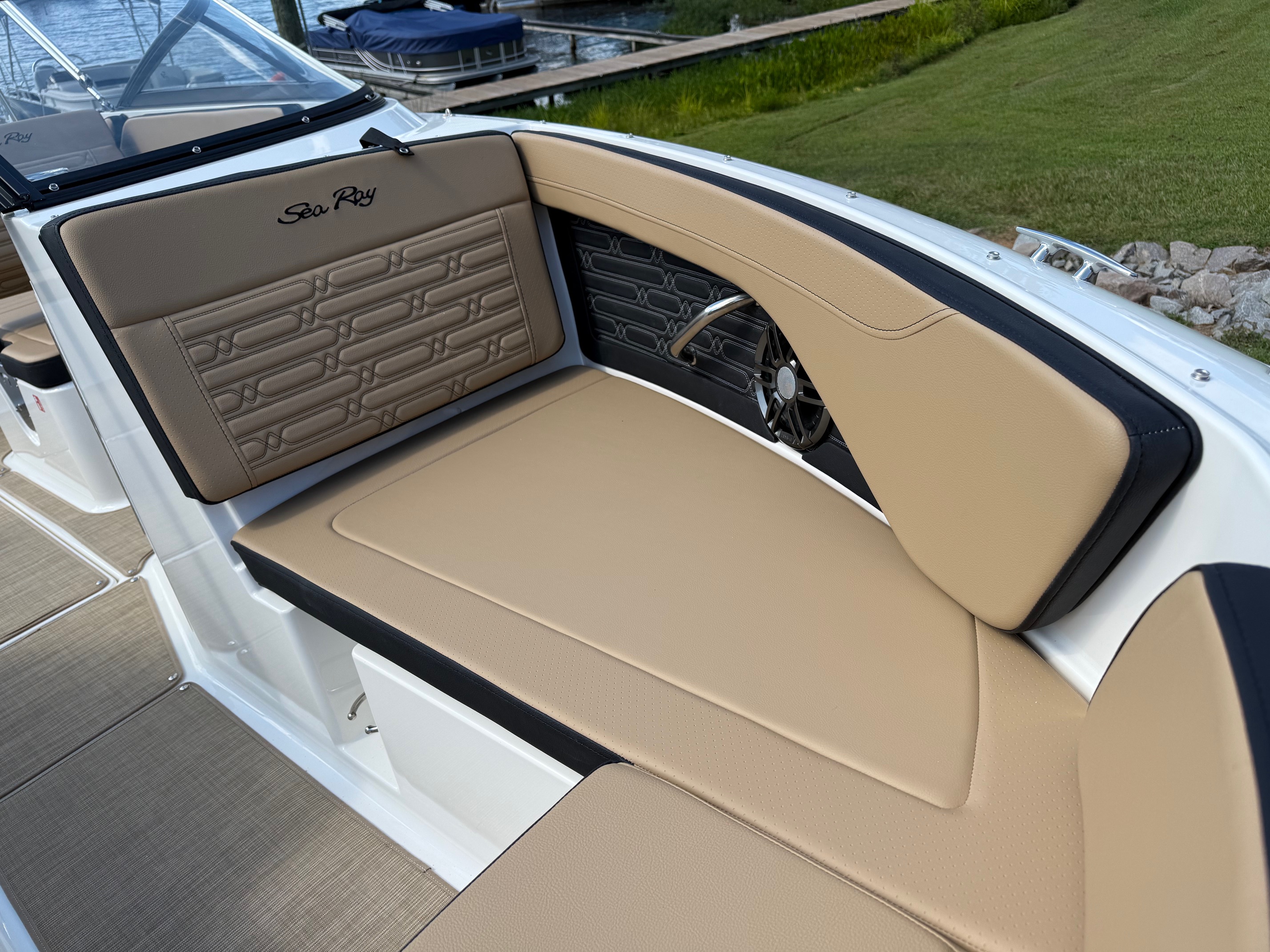 2026 Sea Ray SPX 210 - Photo 7