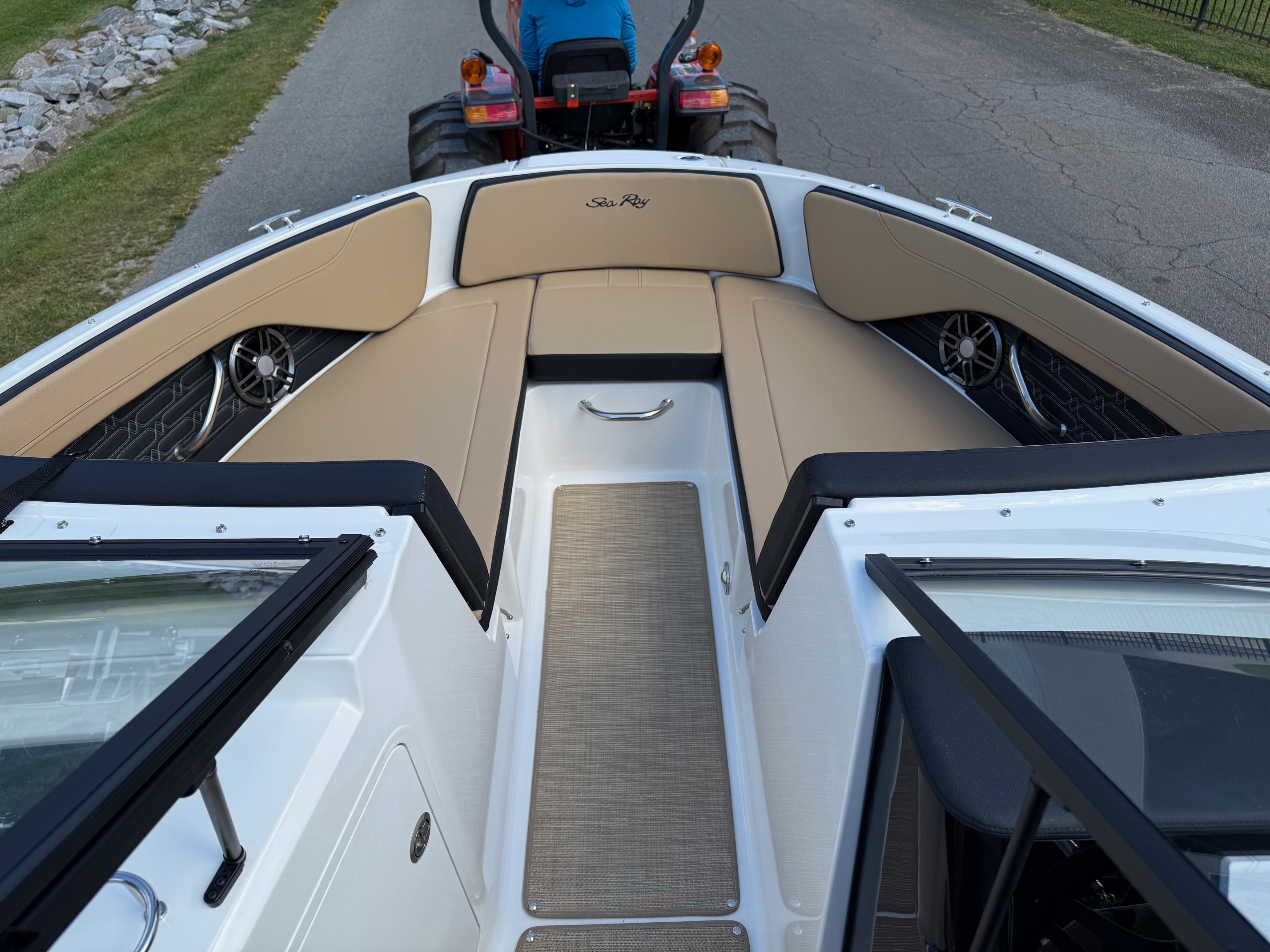 2026 Sea Ray SPX 210 - Photo 8