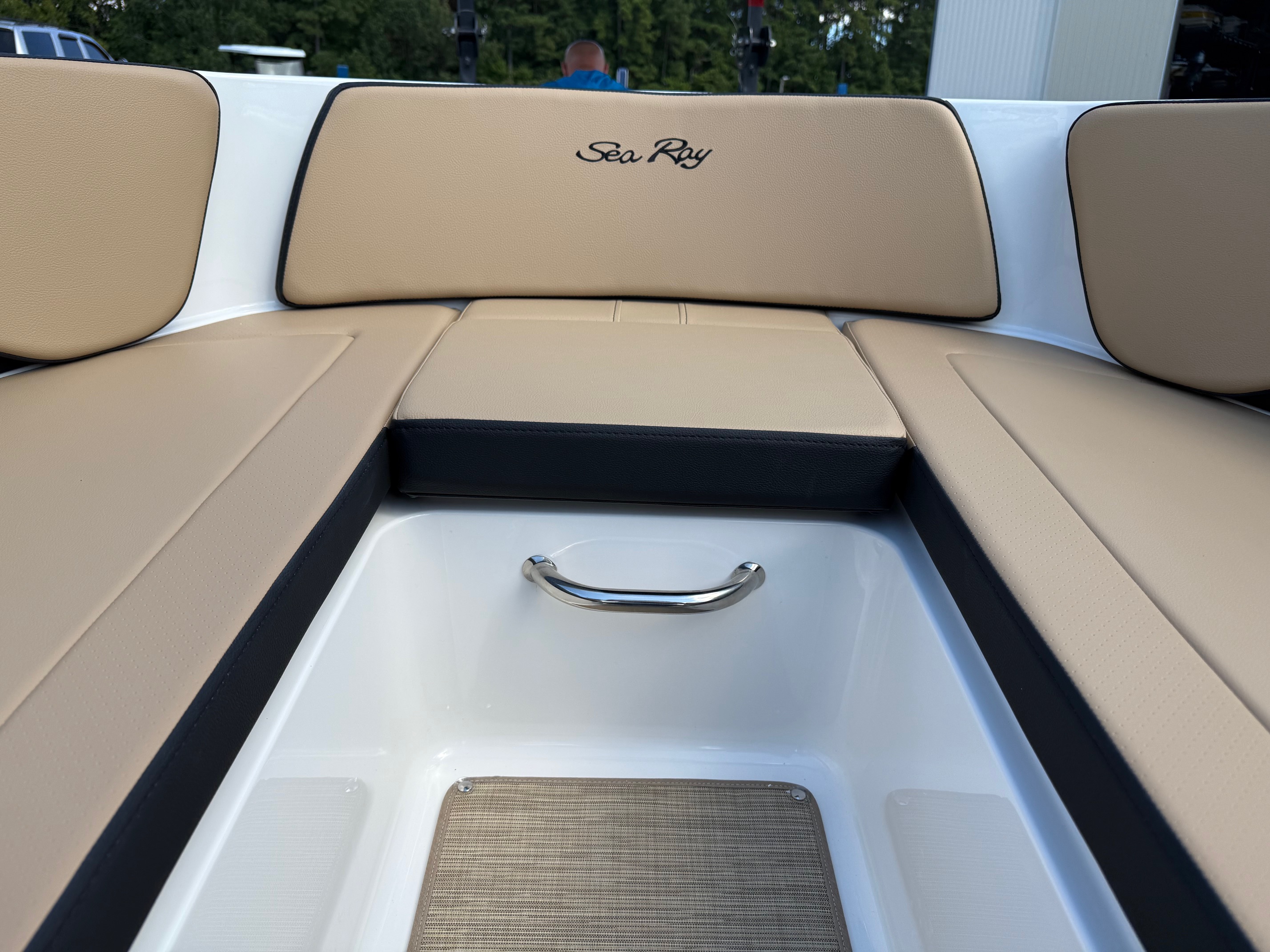 2026 Sea Ray SPX 210 - Photo 9