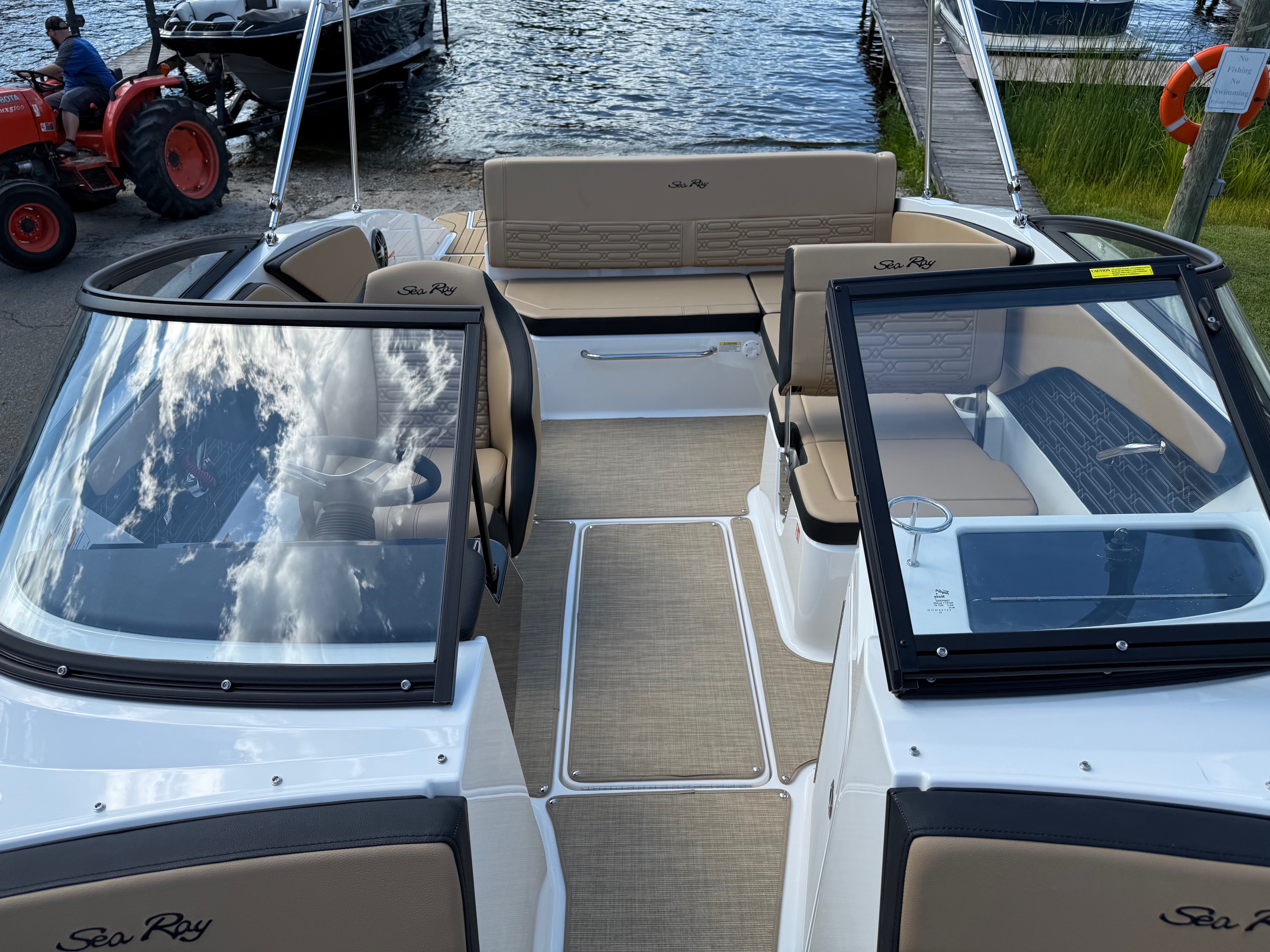2026 Sea Ray SPX 210 - Photo 11