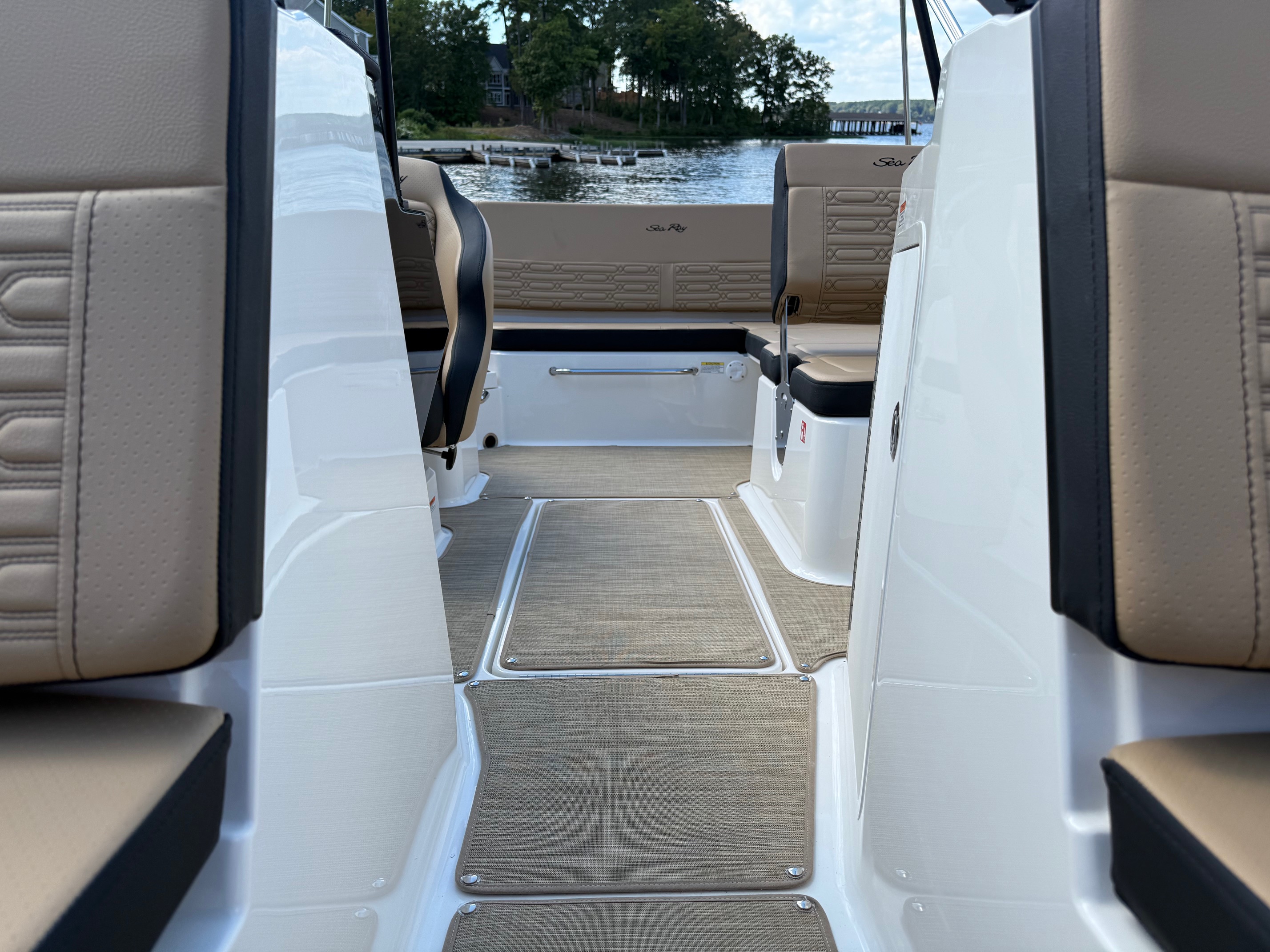 2026 Sea Ray SPX 210 - Photo 12