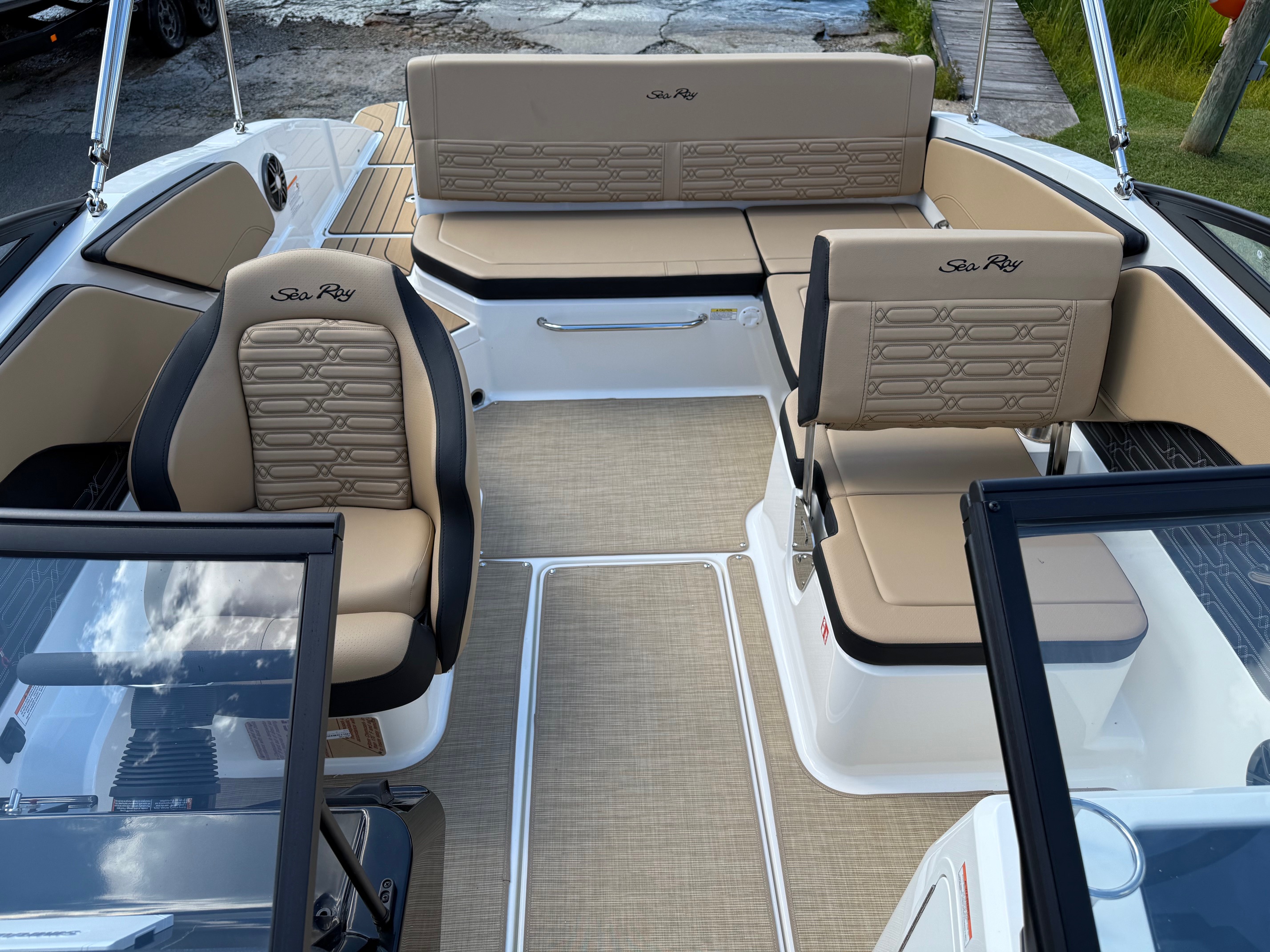 2026 Sea Ray SPX 210 - Photo 13