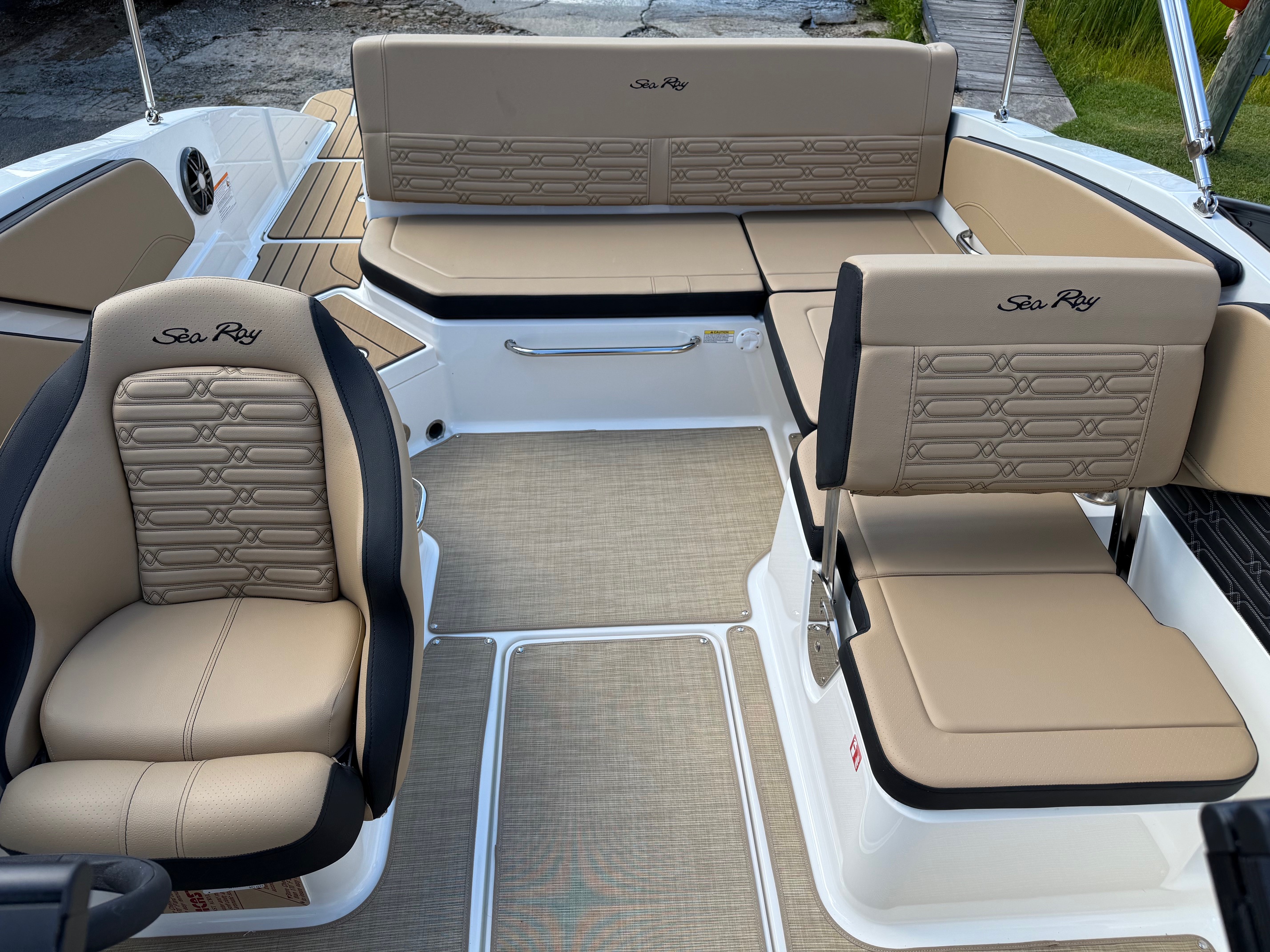 2026 Sea Ray SPX 210 - Photo 14