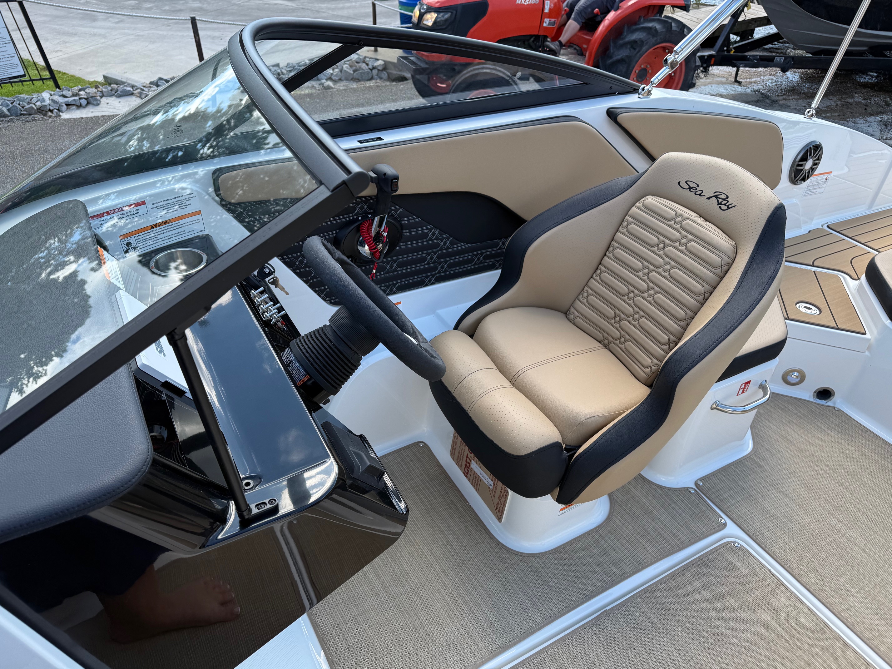 2026 Sea Ray SPX 210 - Photo 15
