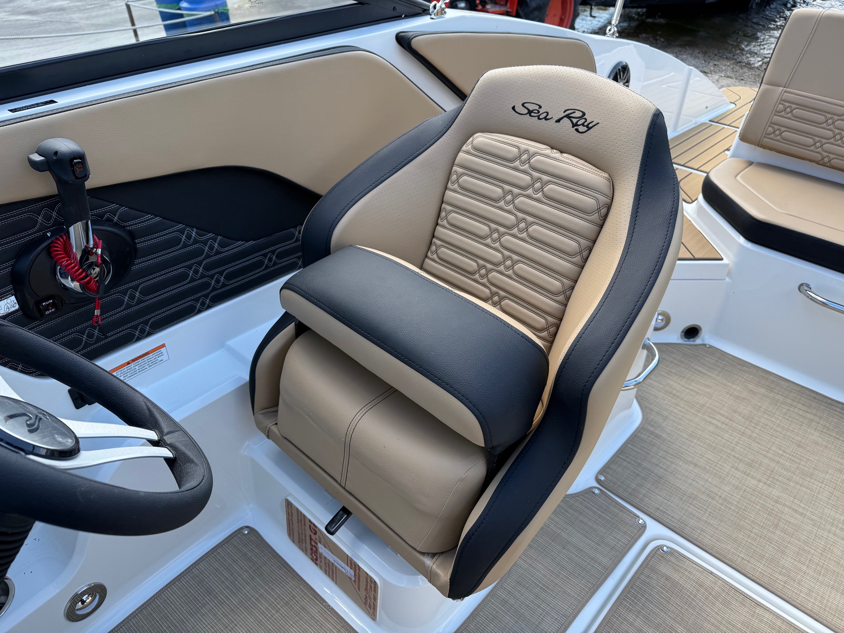 2026 Sea Ray SPX 210 - Photo 16