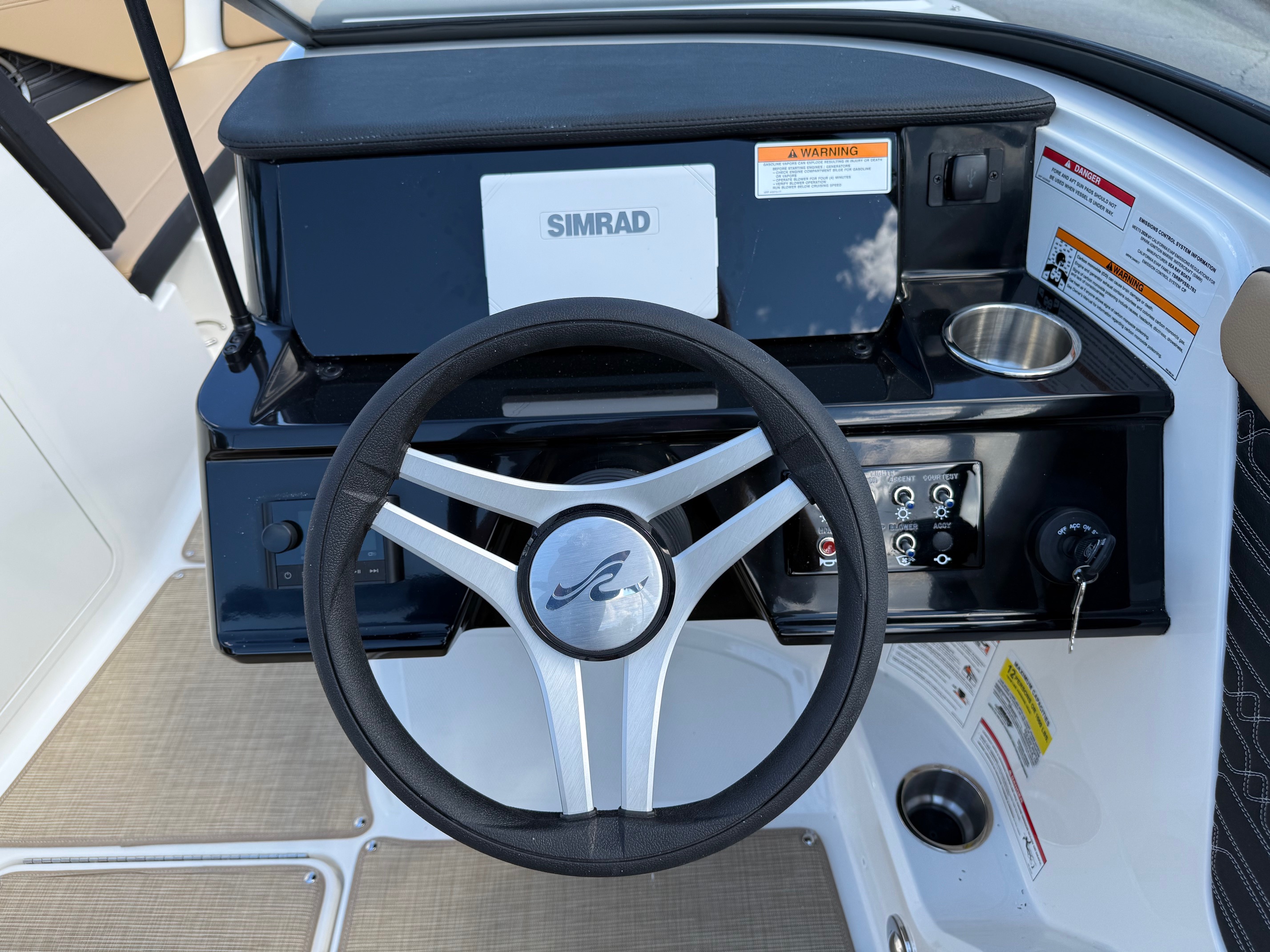 2026 Sea Ray SPX 210 - Photo 18
