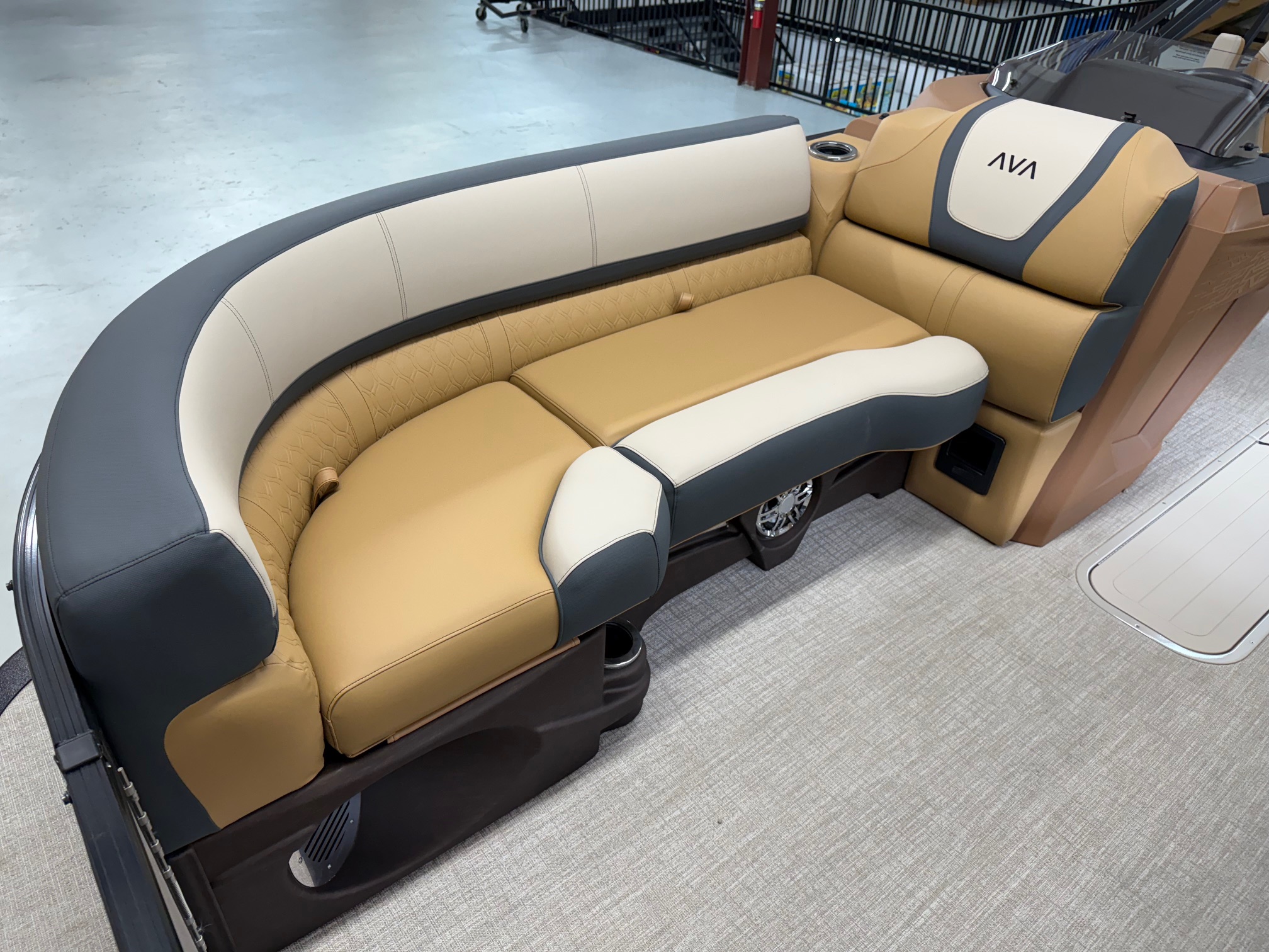 2026 Avalon Catalina - 23 FT Versatile Rear Lounger - Photo 6