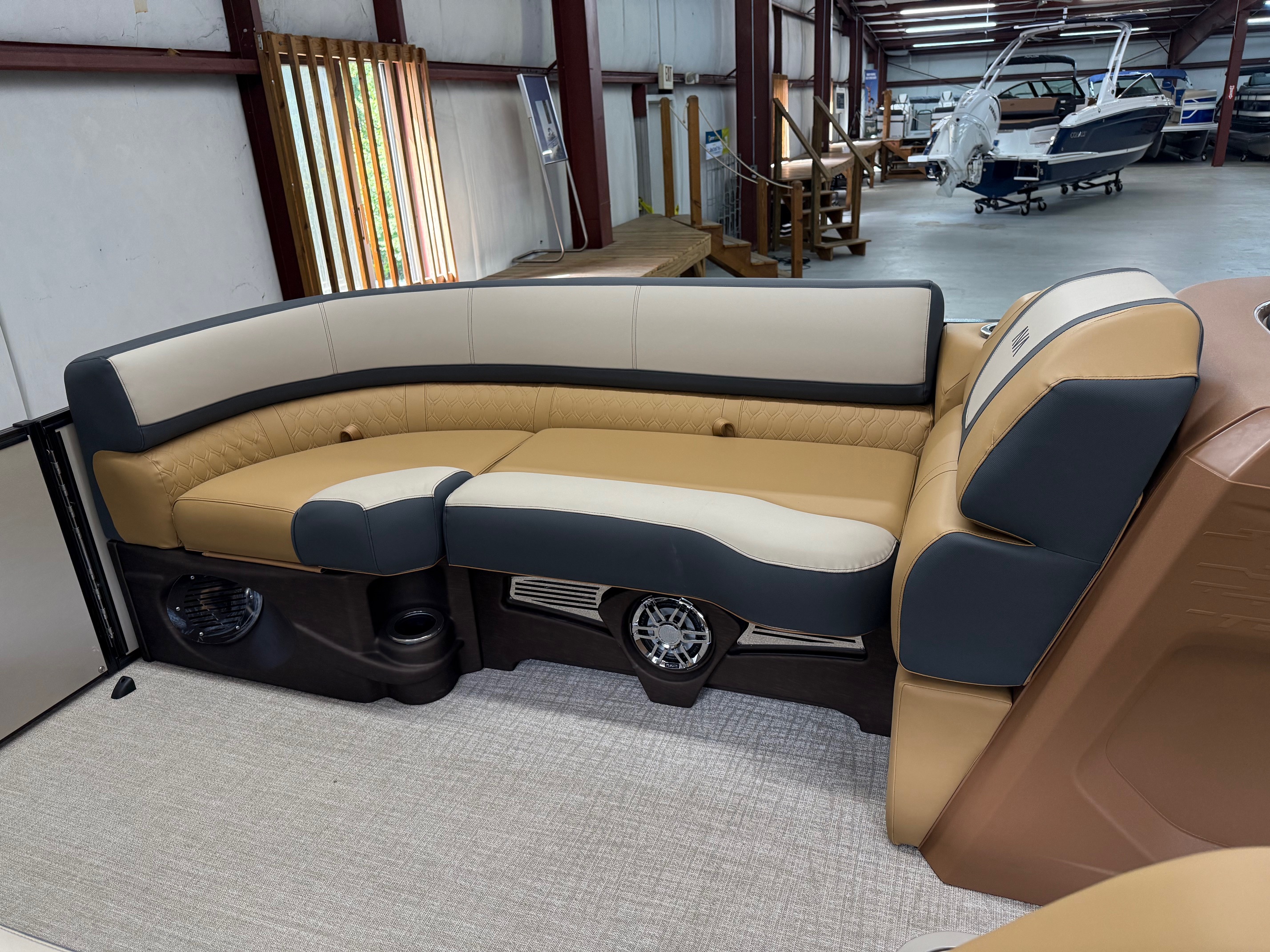 2026 Avalon Catalina - 23 FT Versatile Rear Lounger - Photo 7