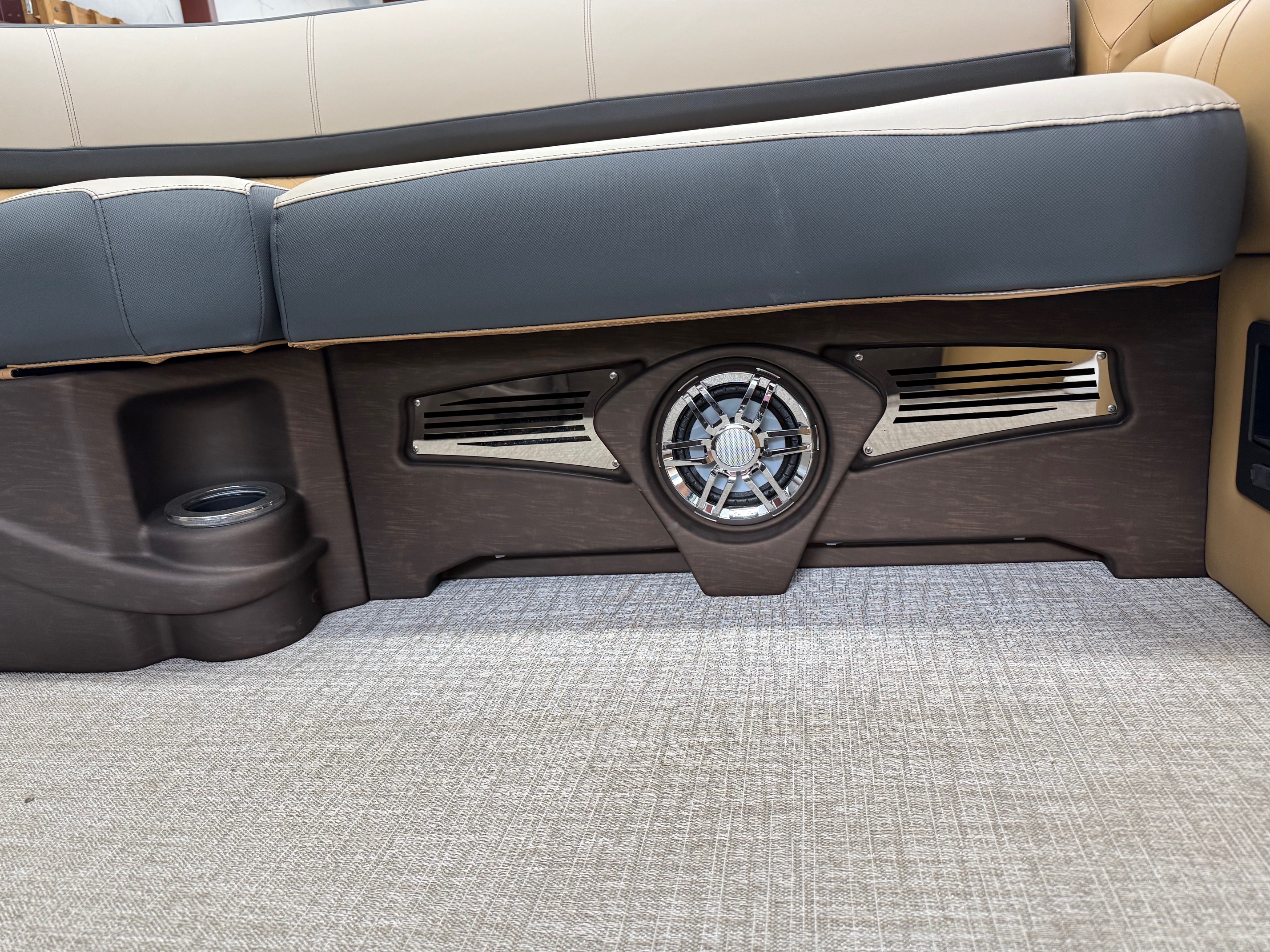 2026 Avalon Catalina - 23 FT Versatile Rear Lounger - Photo 8