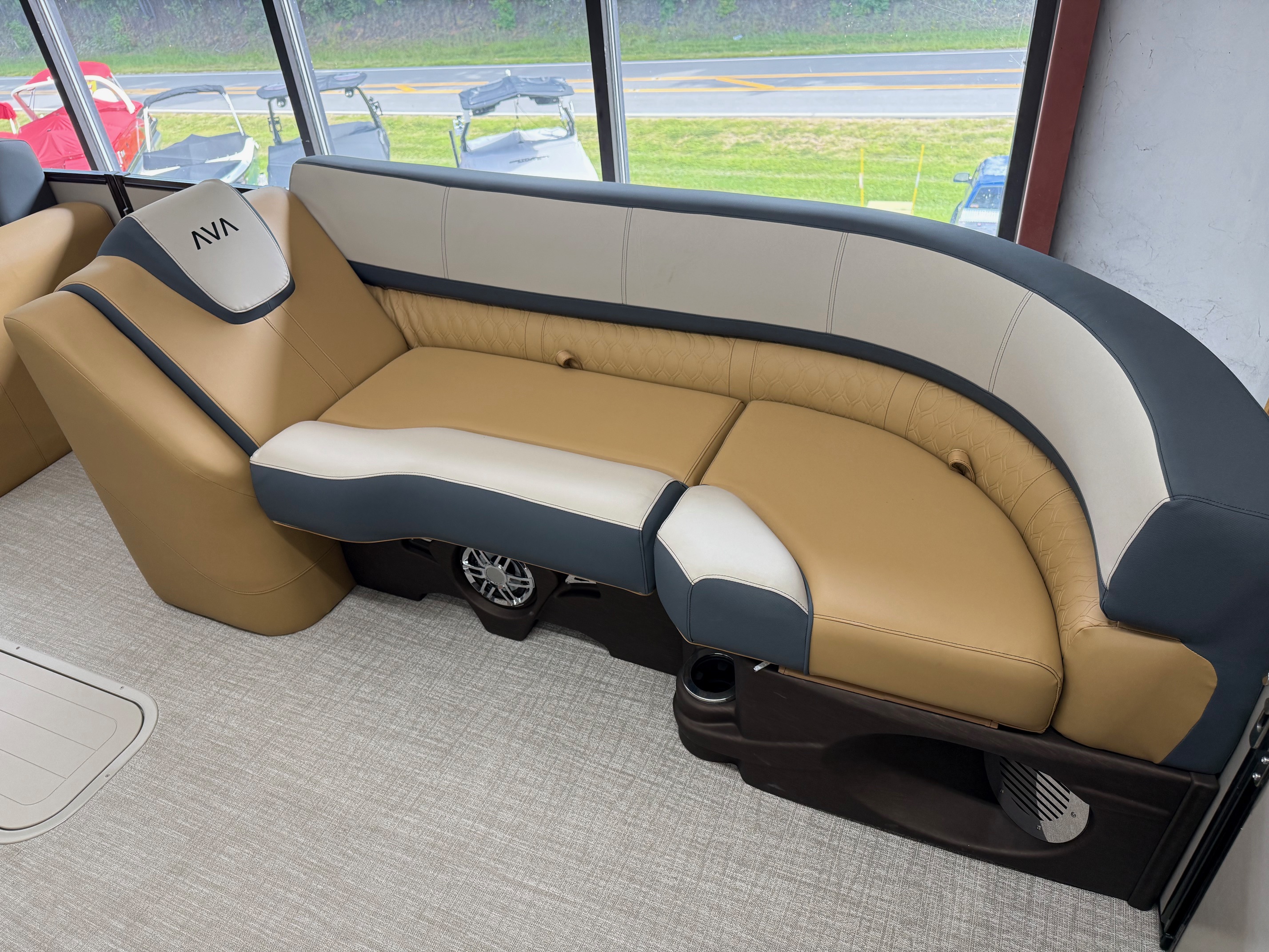 2026 Avalon Catalina - 23 FT Versatile Rear Lounger - Photo 9