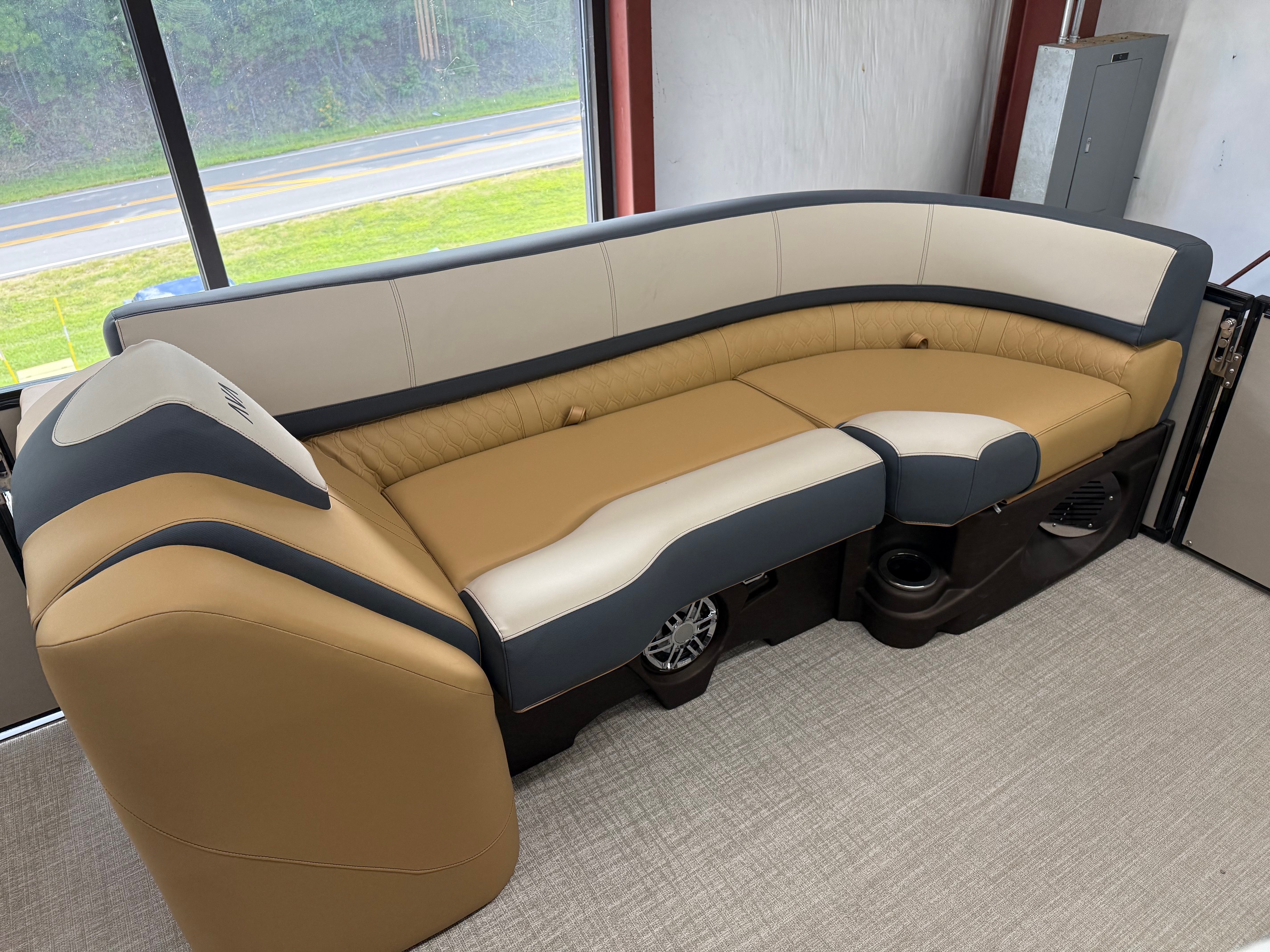 2026 Avalon Catalina - 23 FT Versatile Rear Lounger - Photo 10