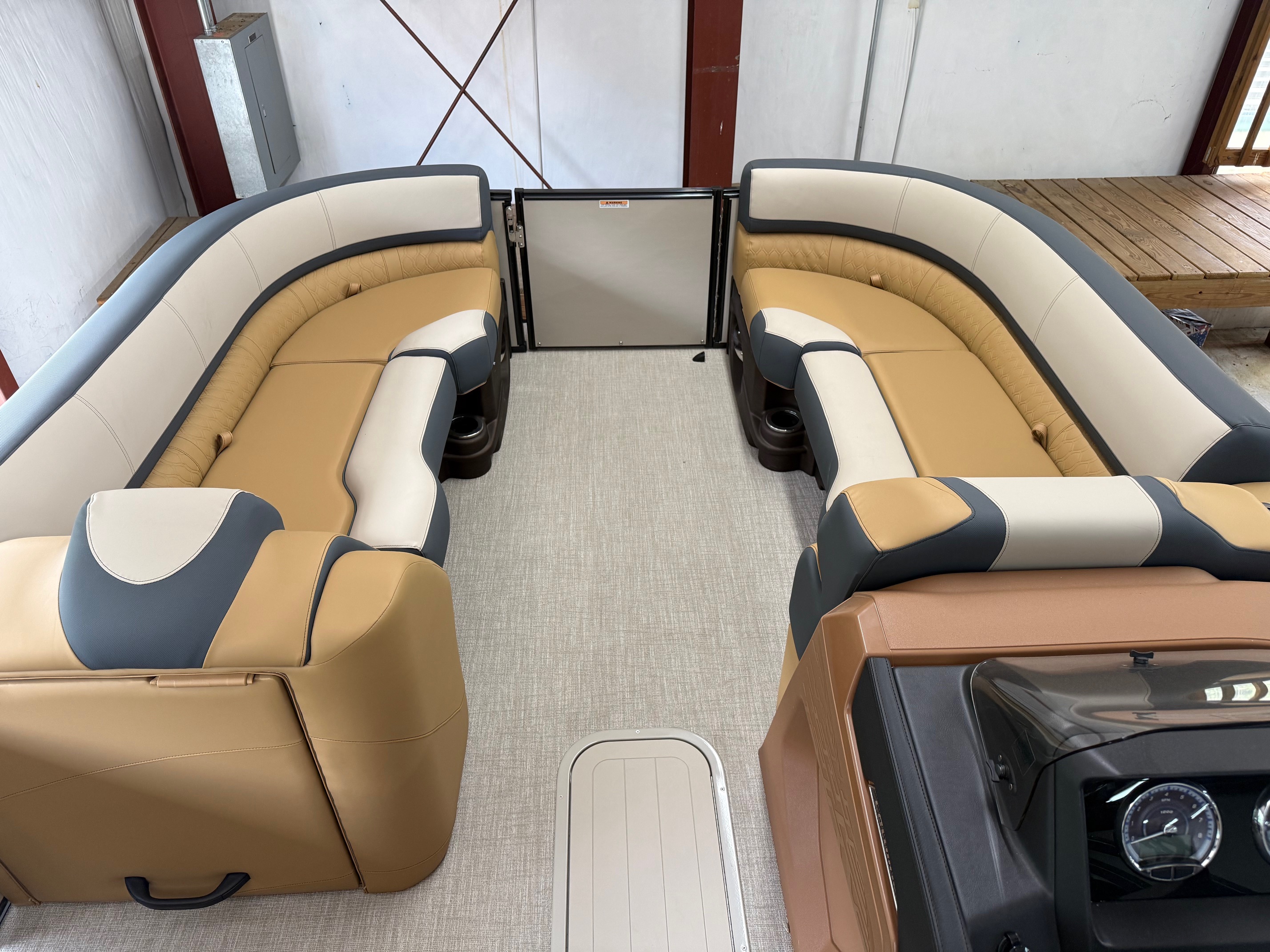 2026 Avalon Catalina - 23 FT Versatile Rear Lounger - Photo 11