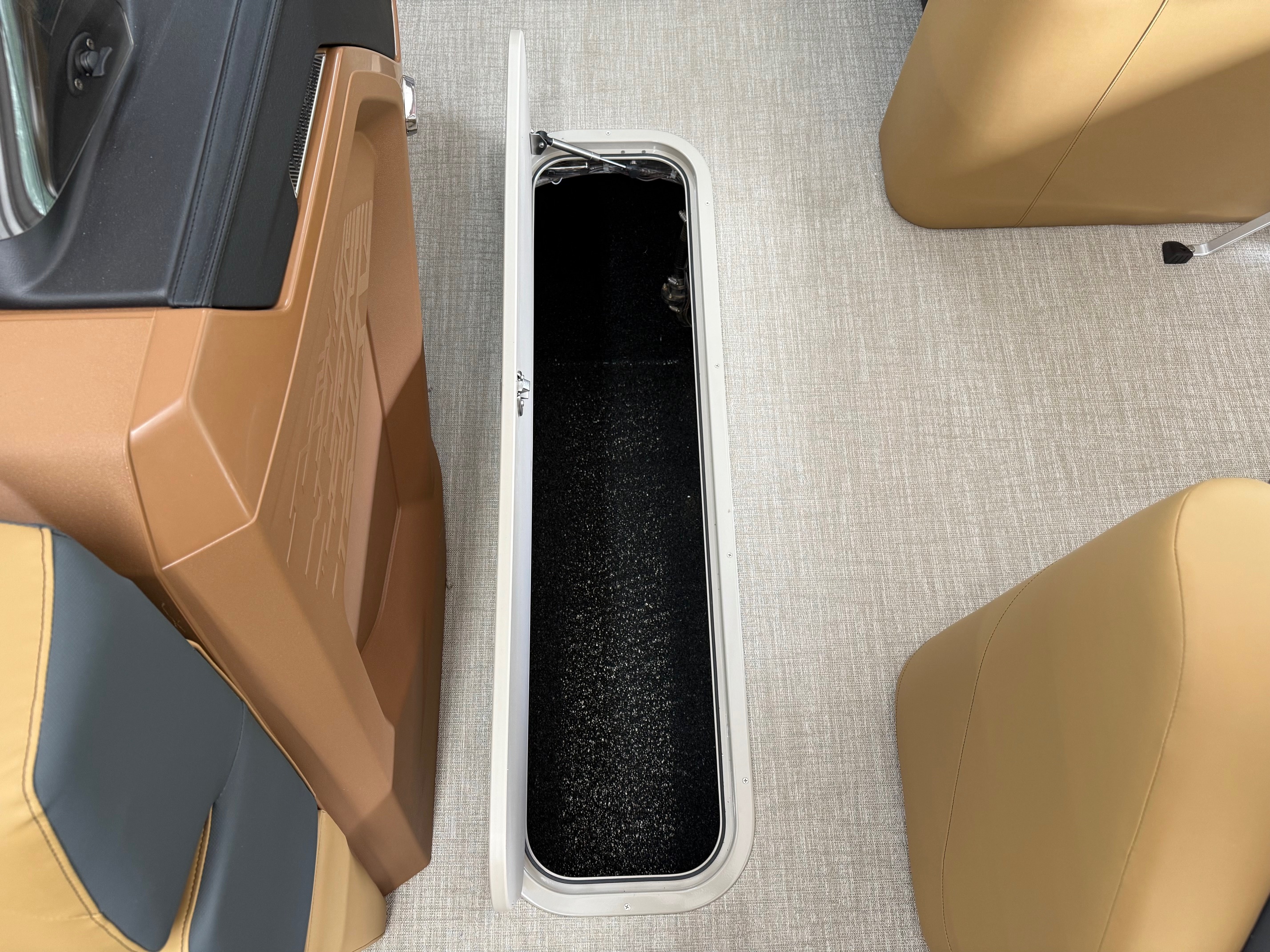 2026 Avalon Catalina - 23 FT Versatile Rear Lounger - Photo 14