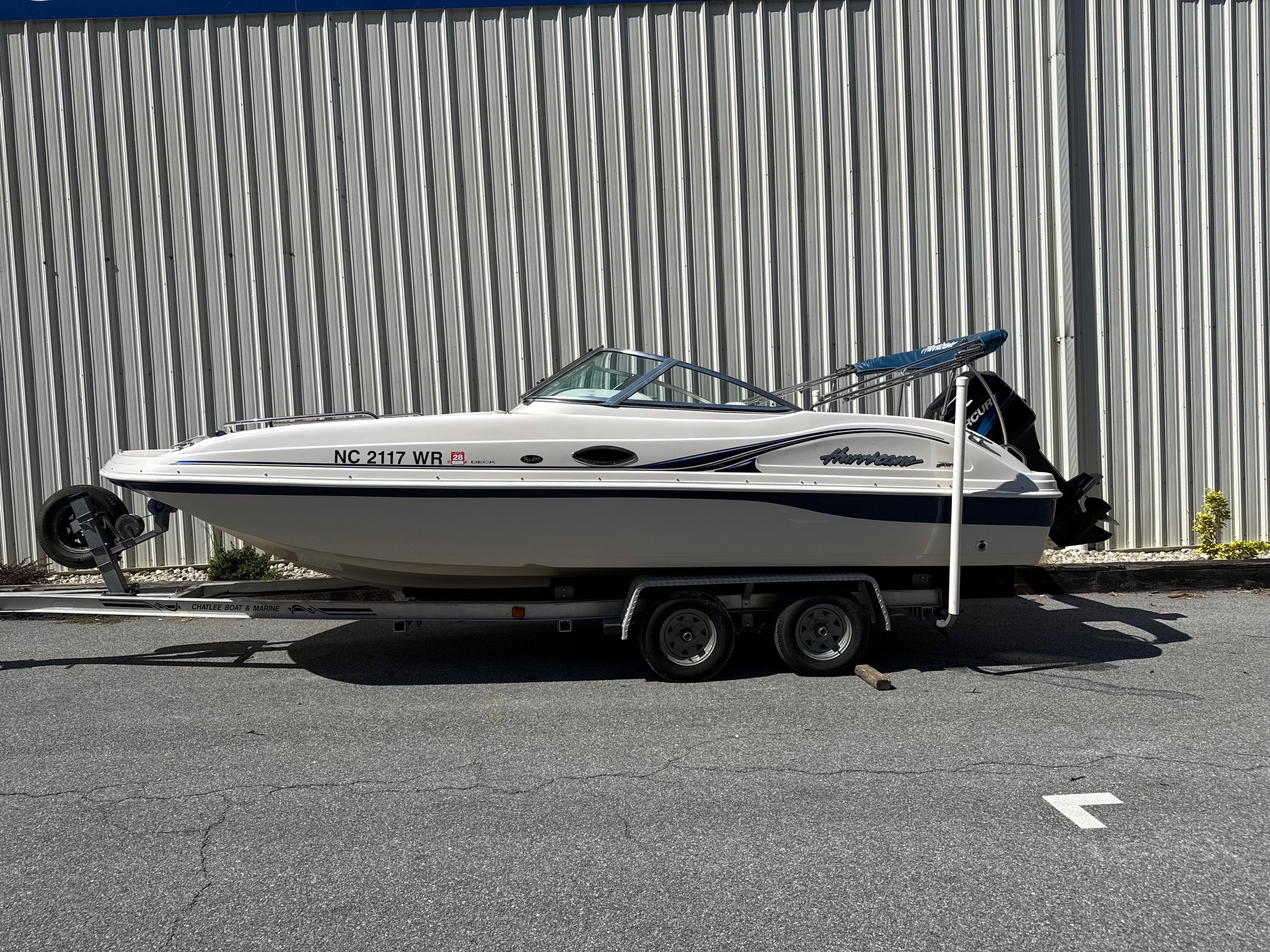 2001 Hurricane Sundeck 217 - Photo 2