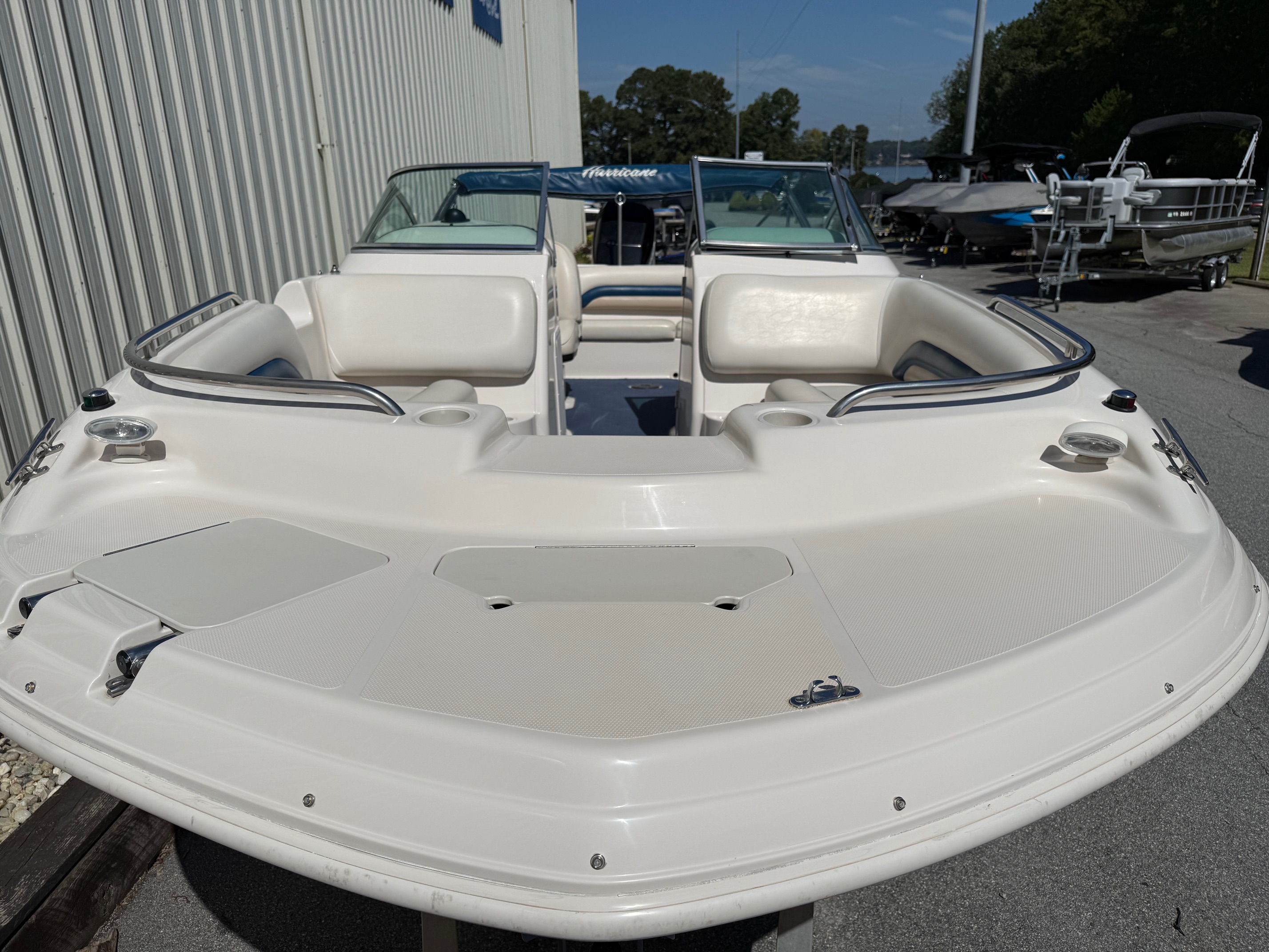 2001 Hurricane Sundeck 217 - Photo 4