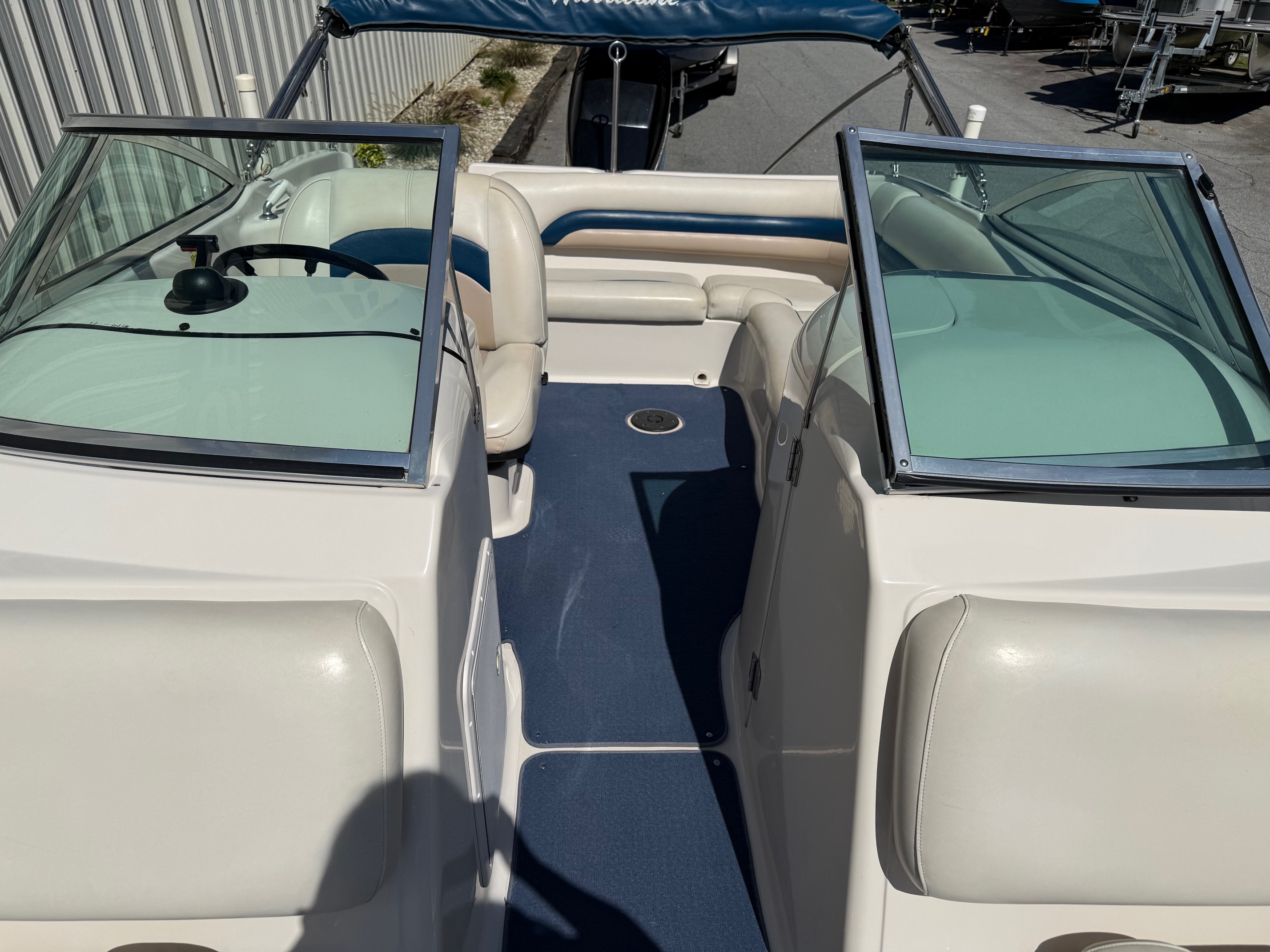 2001 Hurricane Sundeck 217 - Photo 14