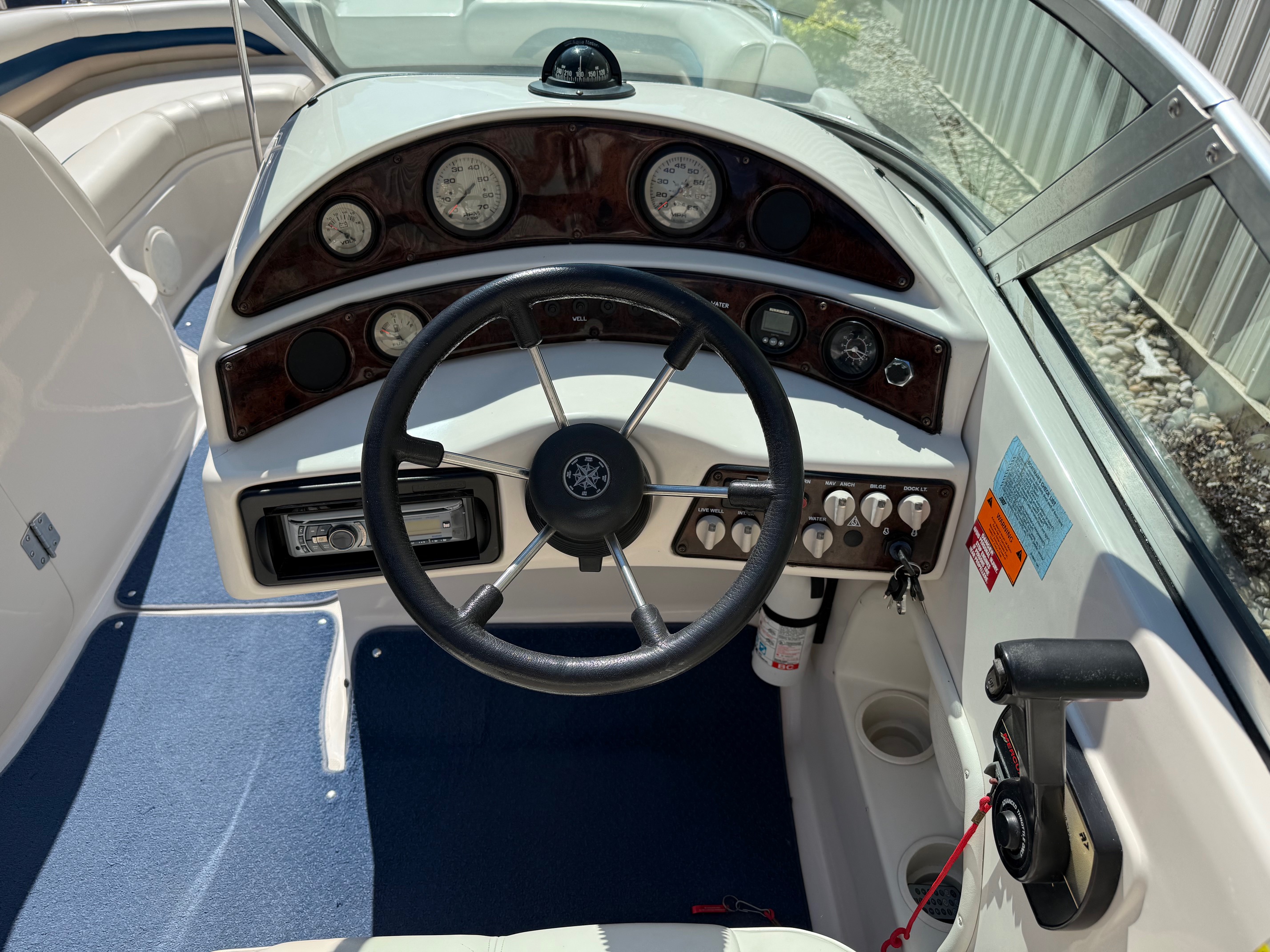 2001 Hurricane Sundeck 217 - Photo 19