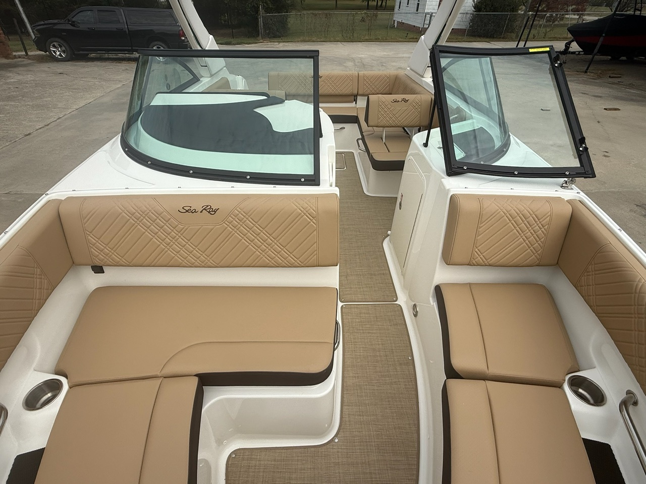 2026 Sea Ray SDX 230 - Photo 8