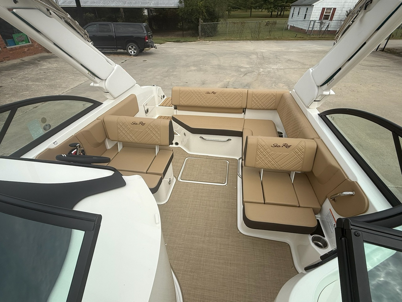 2026 Sea Ray SDX 230 - Photo 9