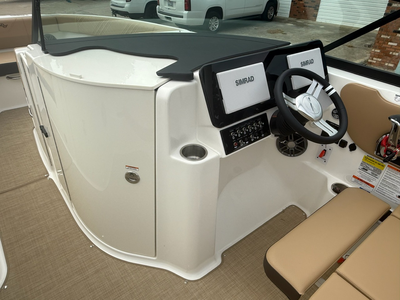 2026 Sea Ray SDX 230 - Photo 15