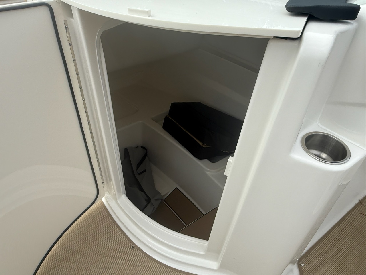 2026 Sea Ray SDX 230 - Photo 17