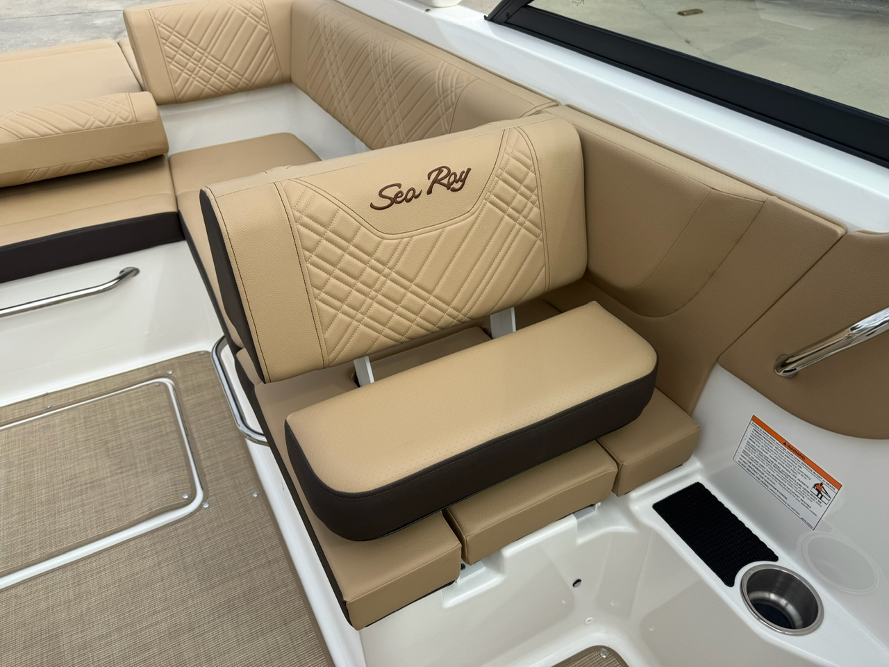 2026 Sea Ray SDX 230 - Photo 19