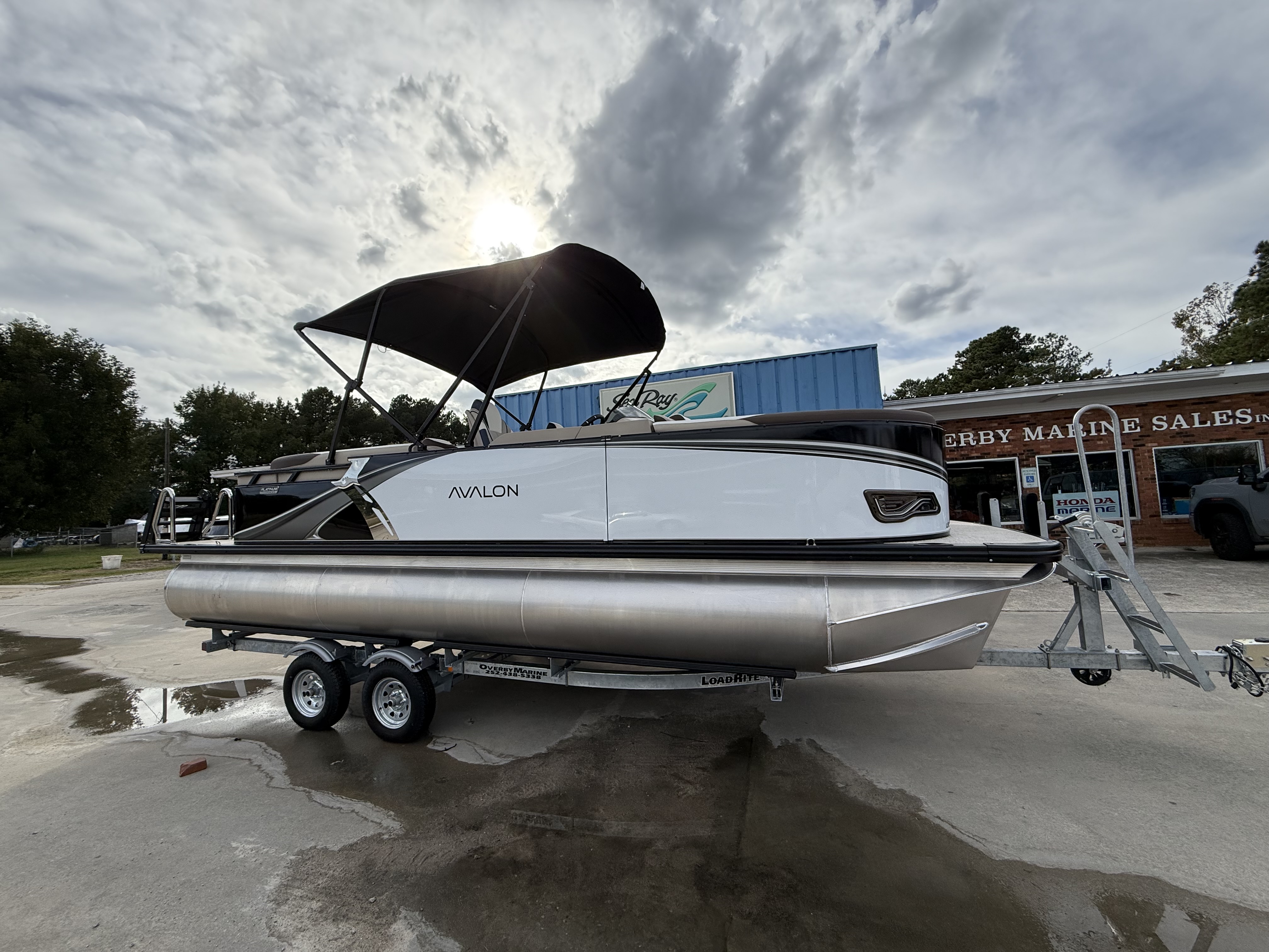 2026 Avalon LSZ - 23 FT Quad Lounger - Photo 2