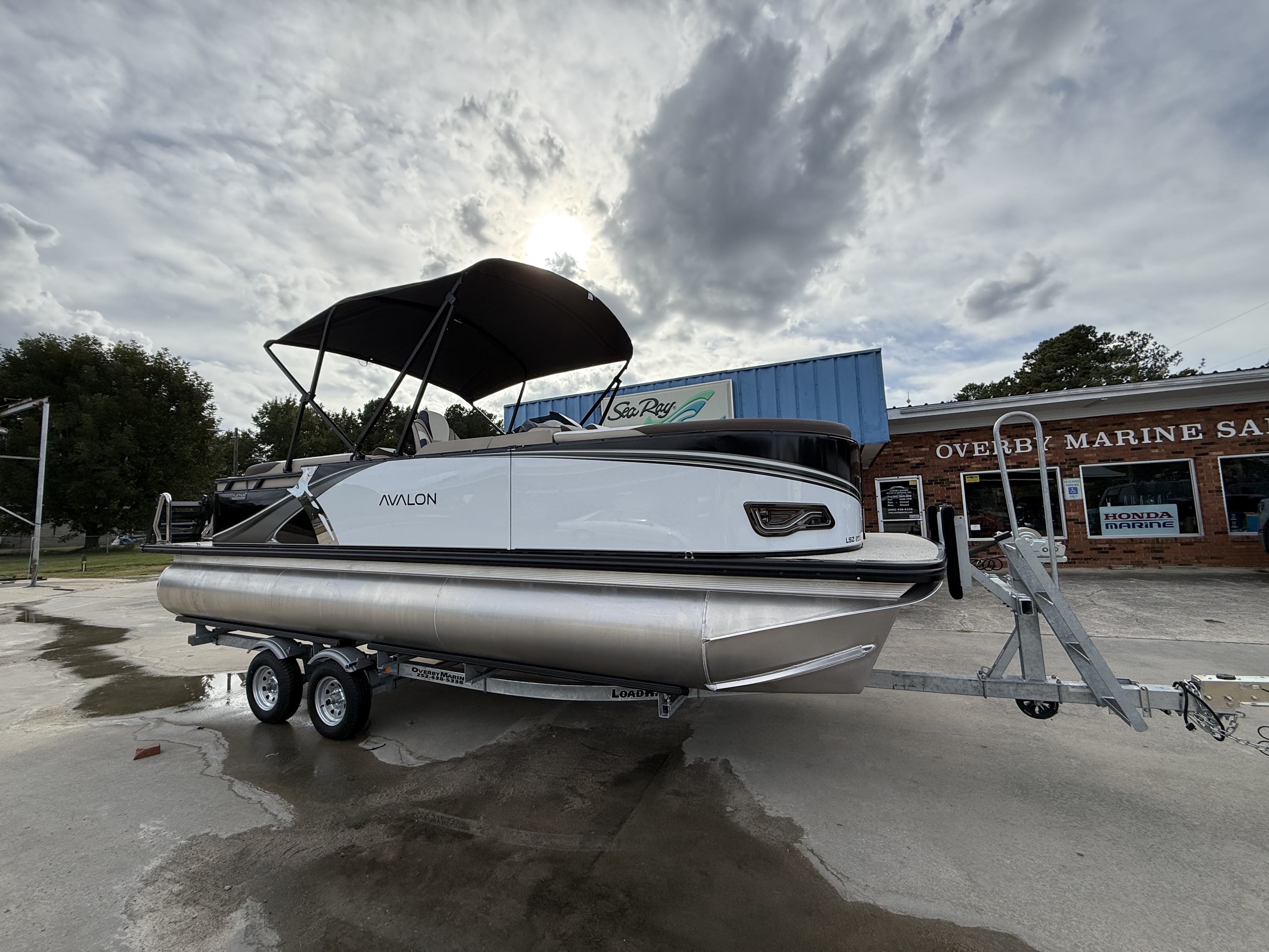 2026 Avalon LSZ - 23 FT Quad Lounger - Photo 3