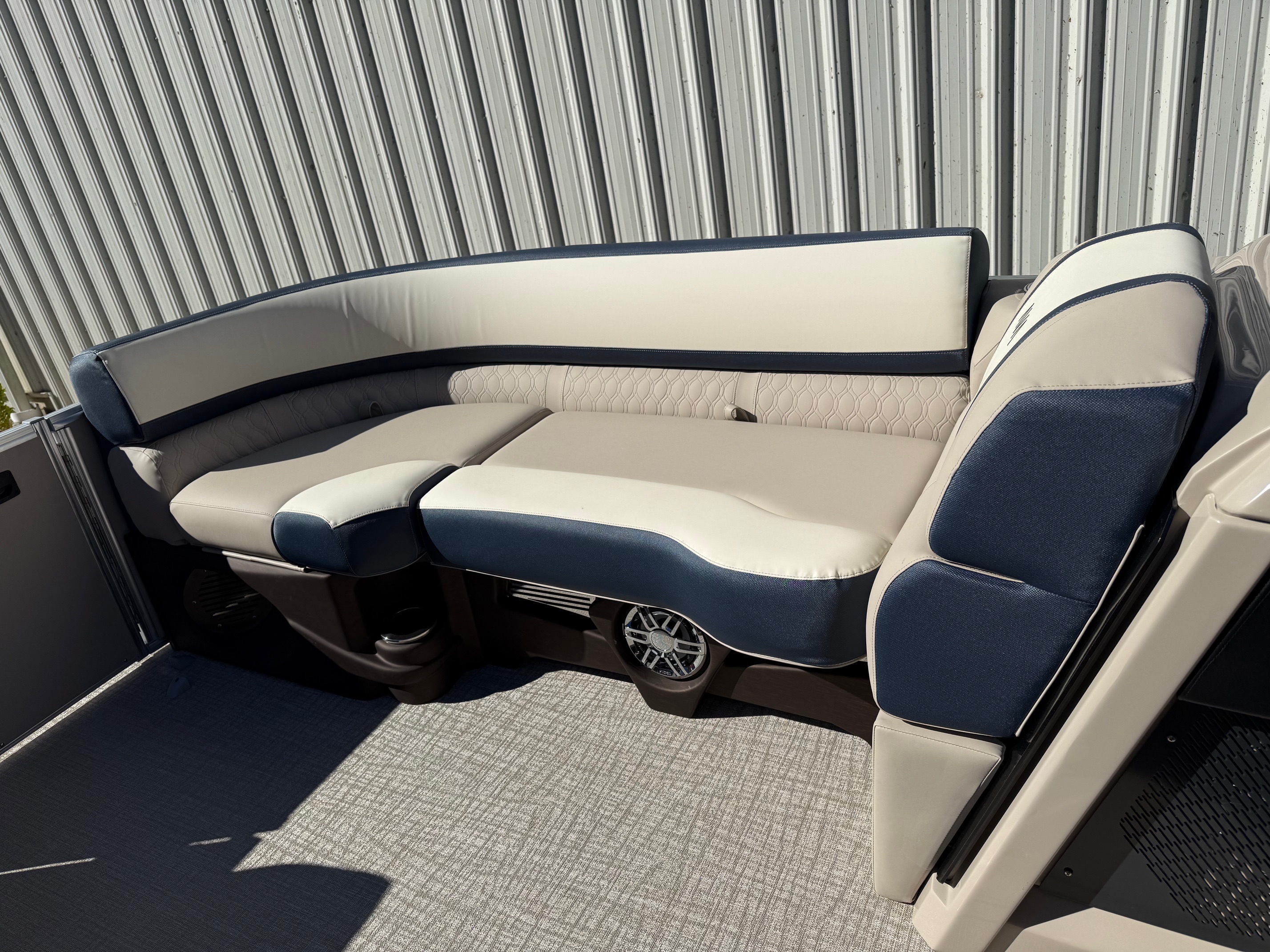 2026 Avalon Catalina - 23 FT Cruise Rear Bench Windshield - Photo 7