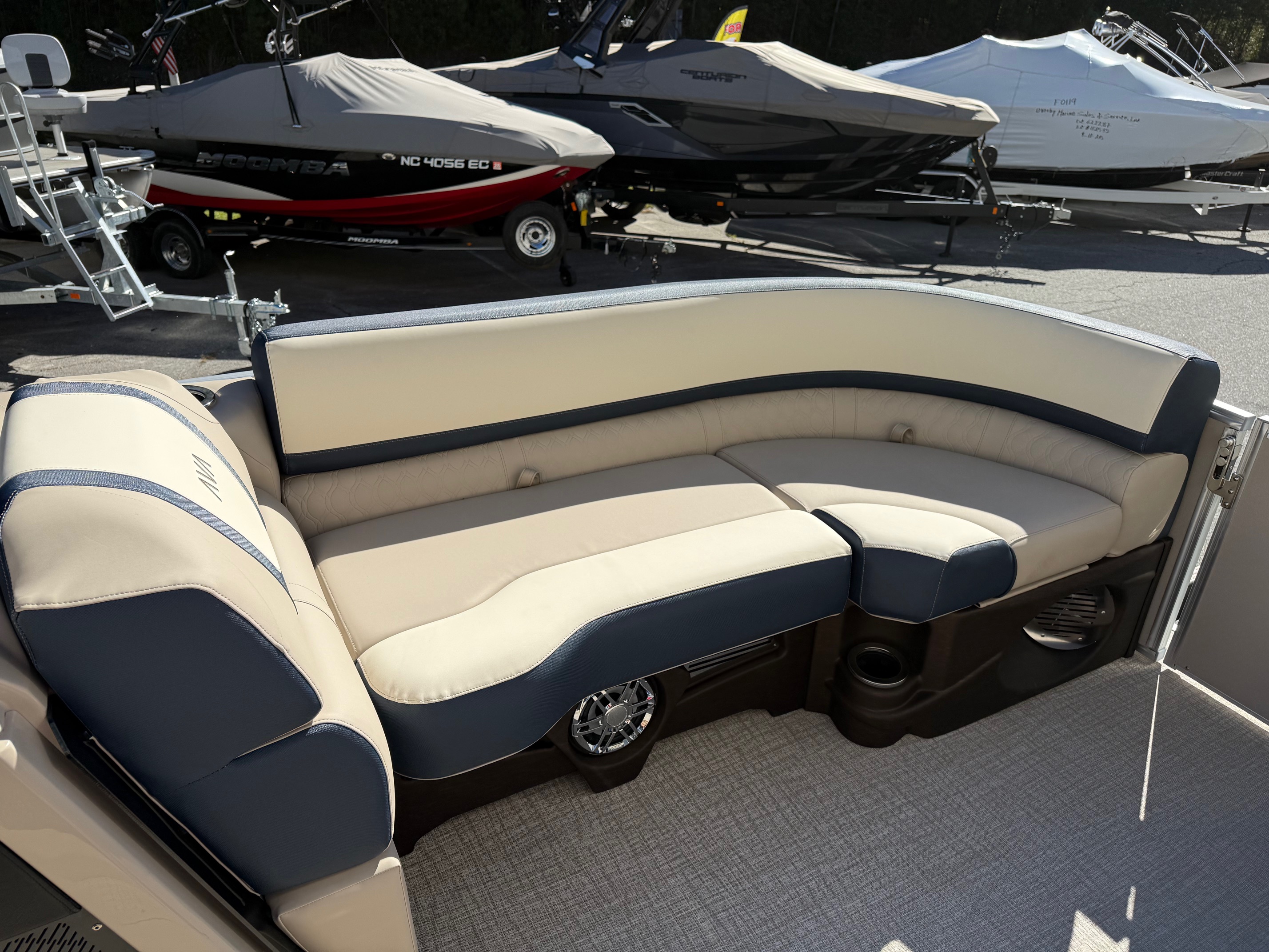 2026 Avalon Catalina - 23 FT Cruise Rear Bench Windshield - Photo 9