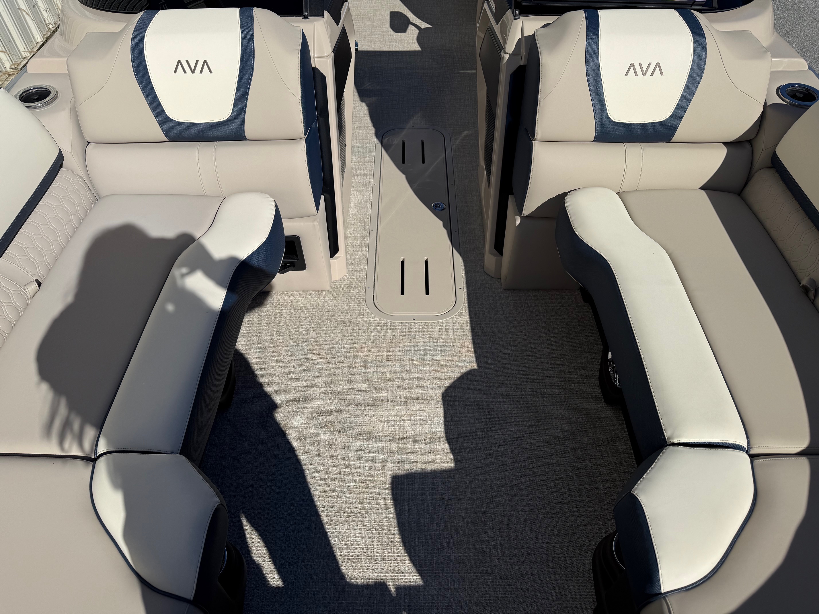 2026 Avalon Catalina - 23 FT Cruise Rear Bench Windshield - Photo 10