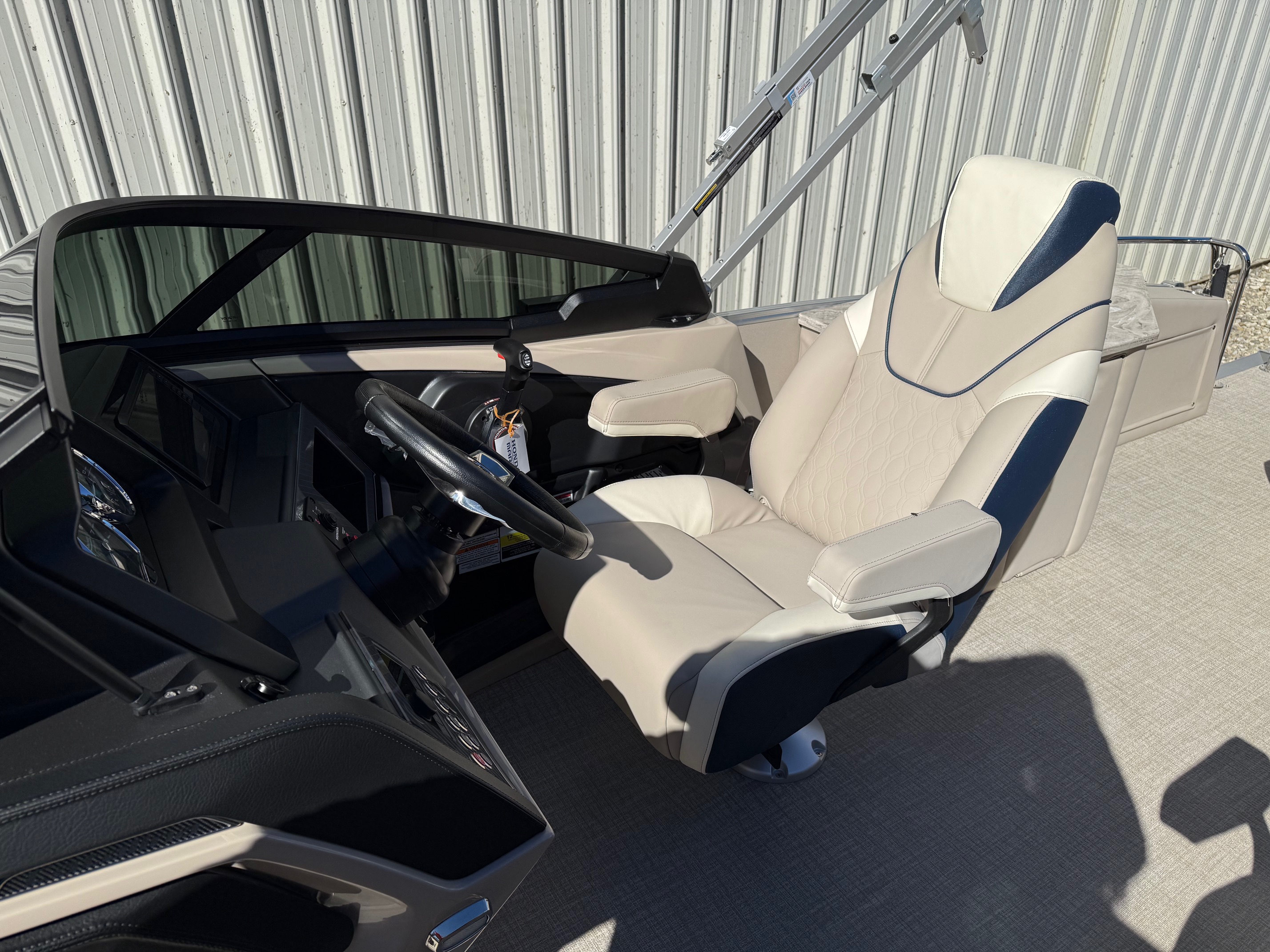 2026 Avalon Catalina - 23 FT Cruise Rear Bench Windshield - Photo 15
